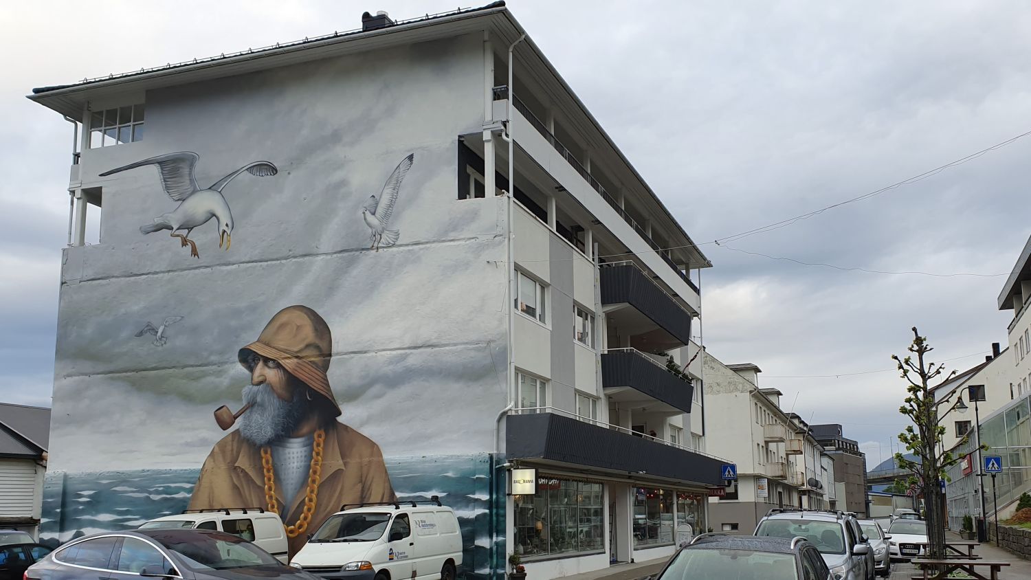 Fiskarmural i staden Måløy