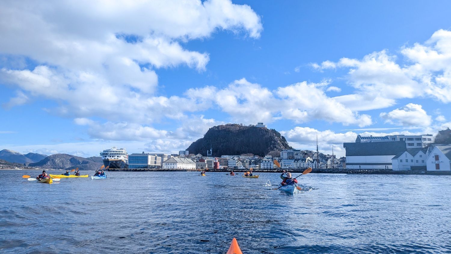 Guests kayaking in Ålesund