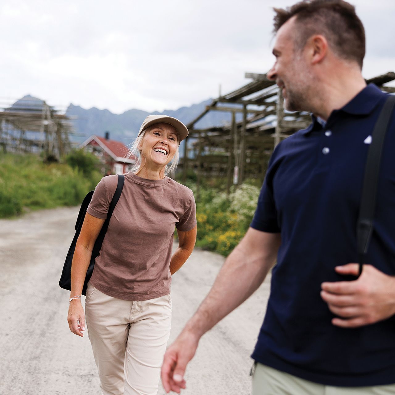 Gjester på fottur i Svolvær i Lofoten