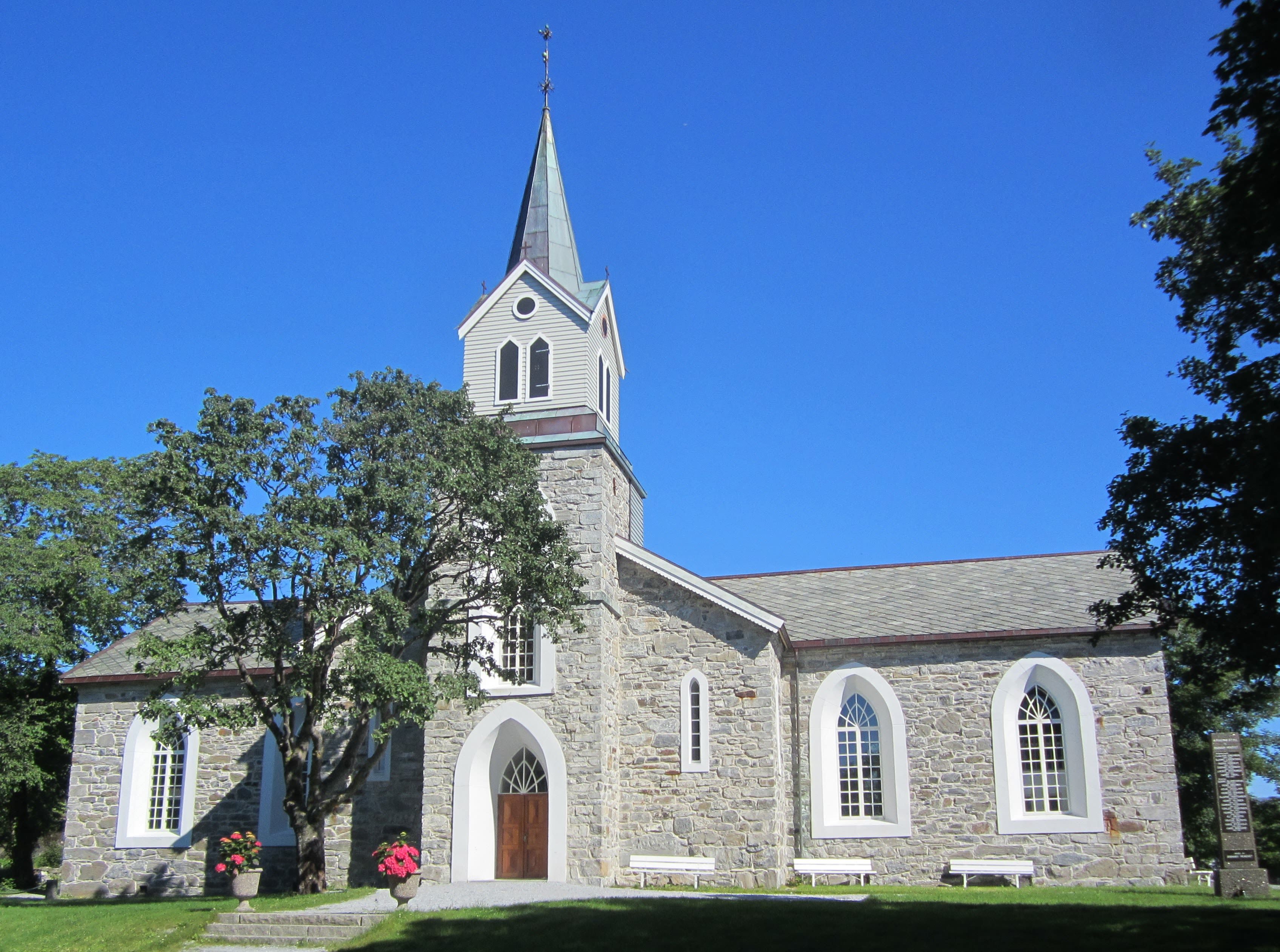 Gammel steinkirke i Brønnøysund, Norge