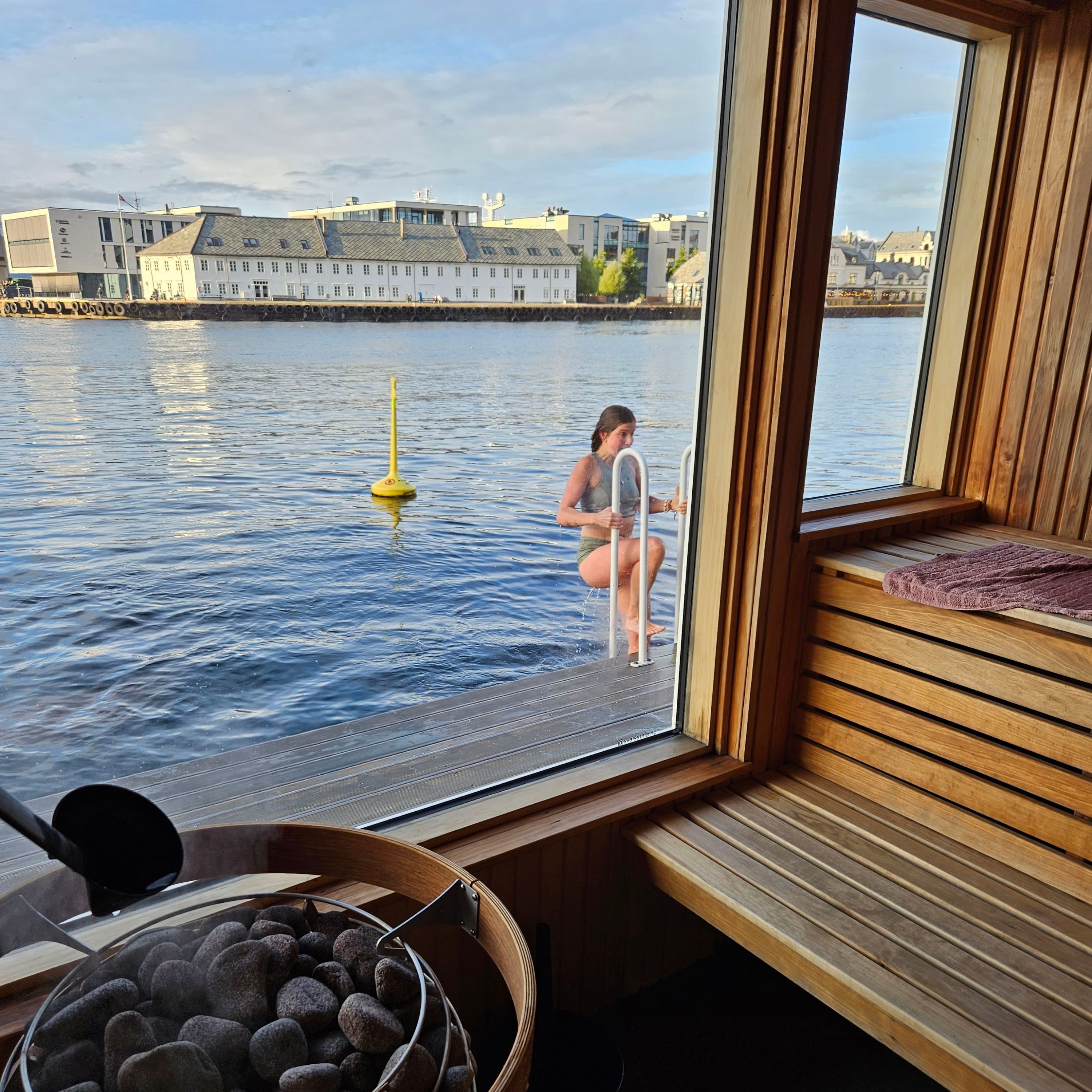 Guests on the sauna on the water in Ålesund