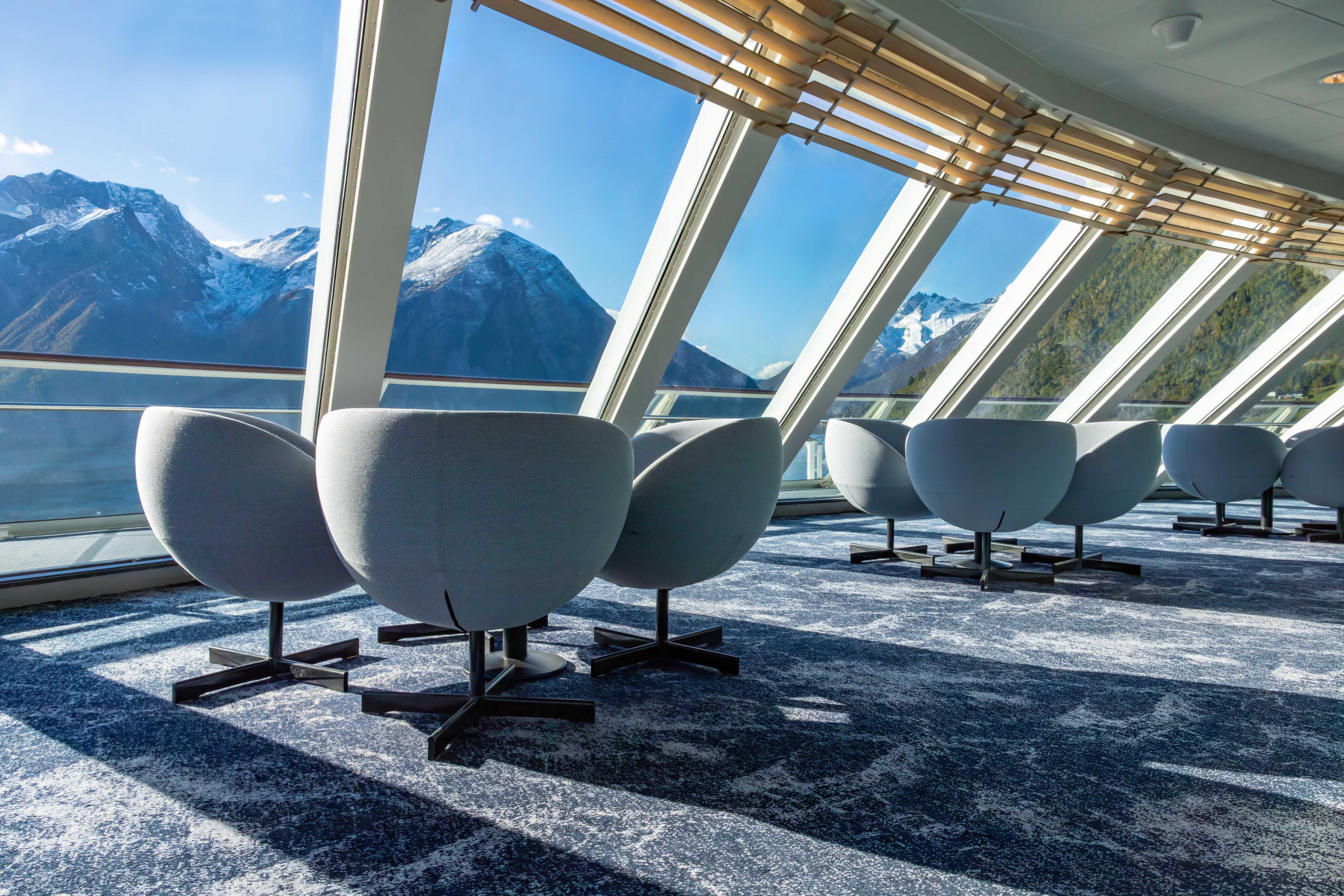 Havblikk bar og lounge med utsikt over Hjørundfjorden