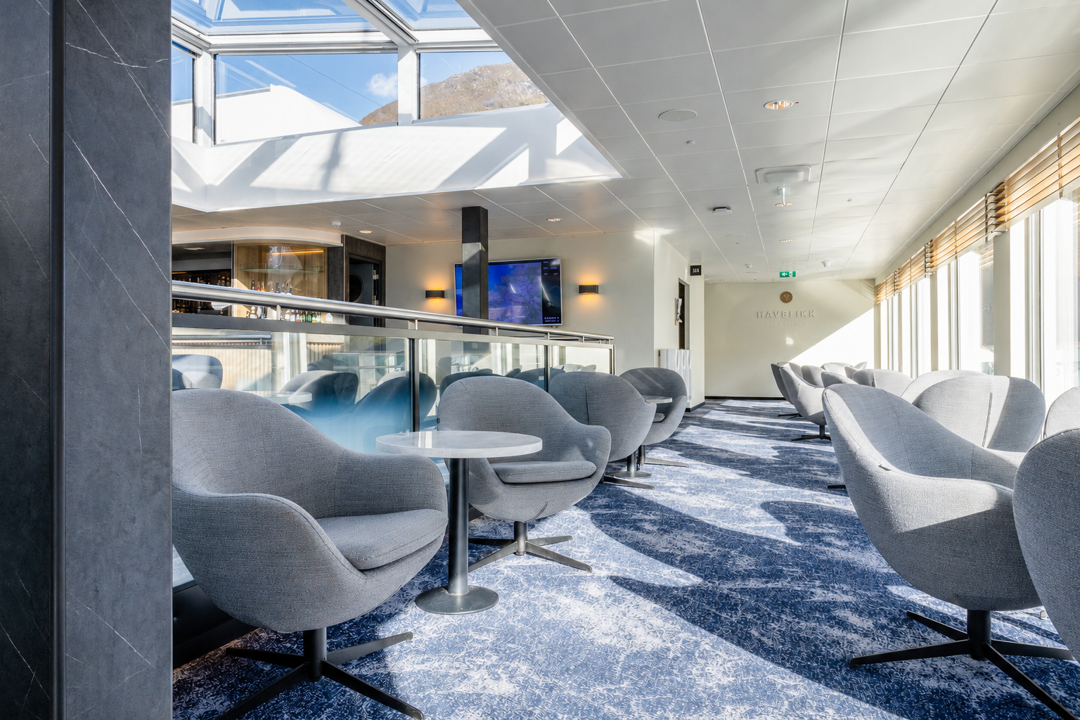 Innendetails der bordeigenen Beobachtungslounge