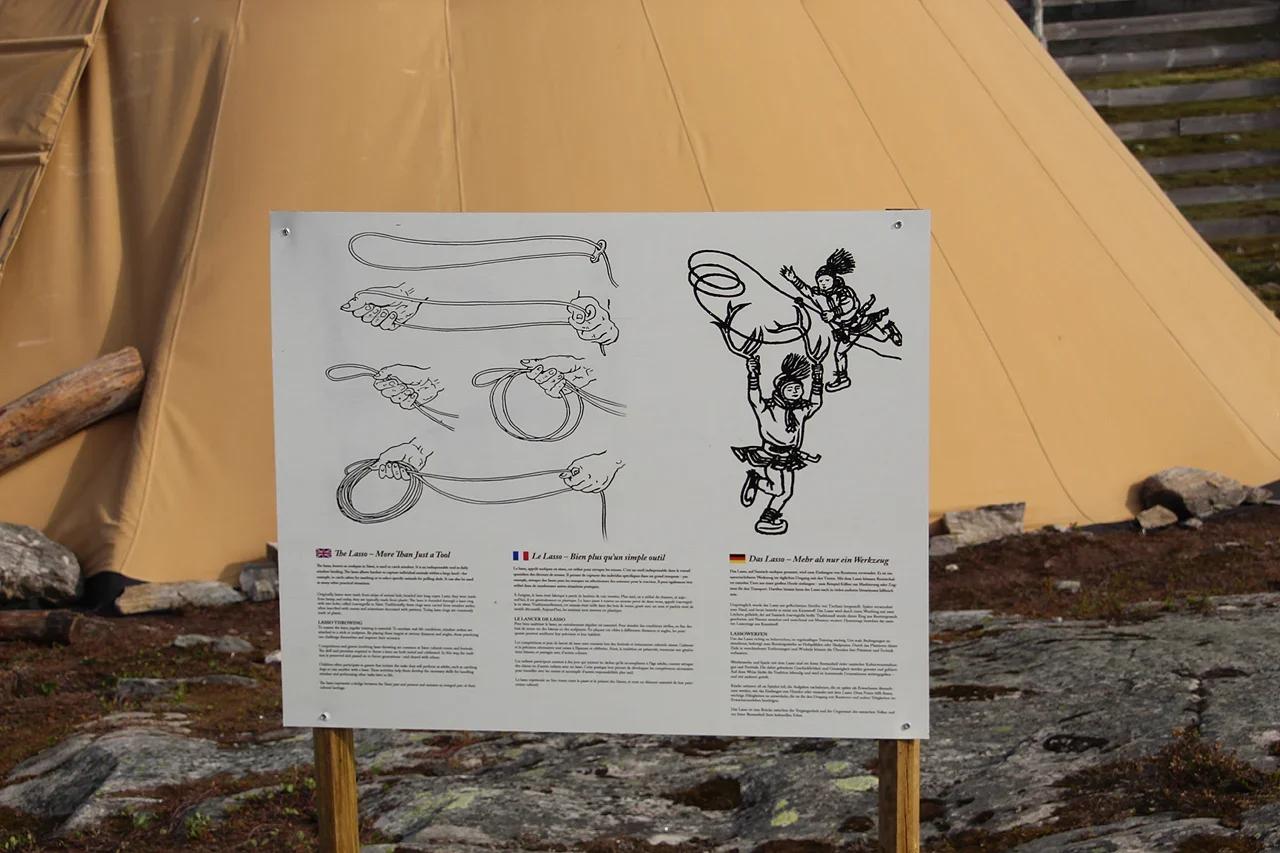 Informatives Plakat über samische Rentierweidetraditionen