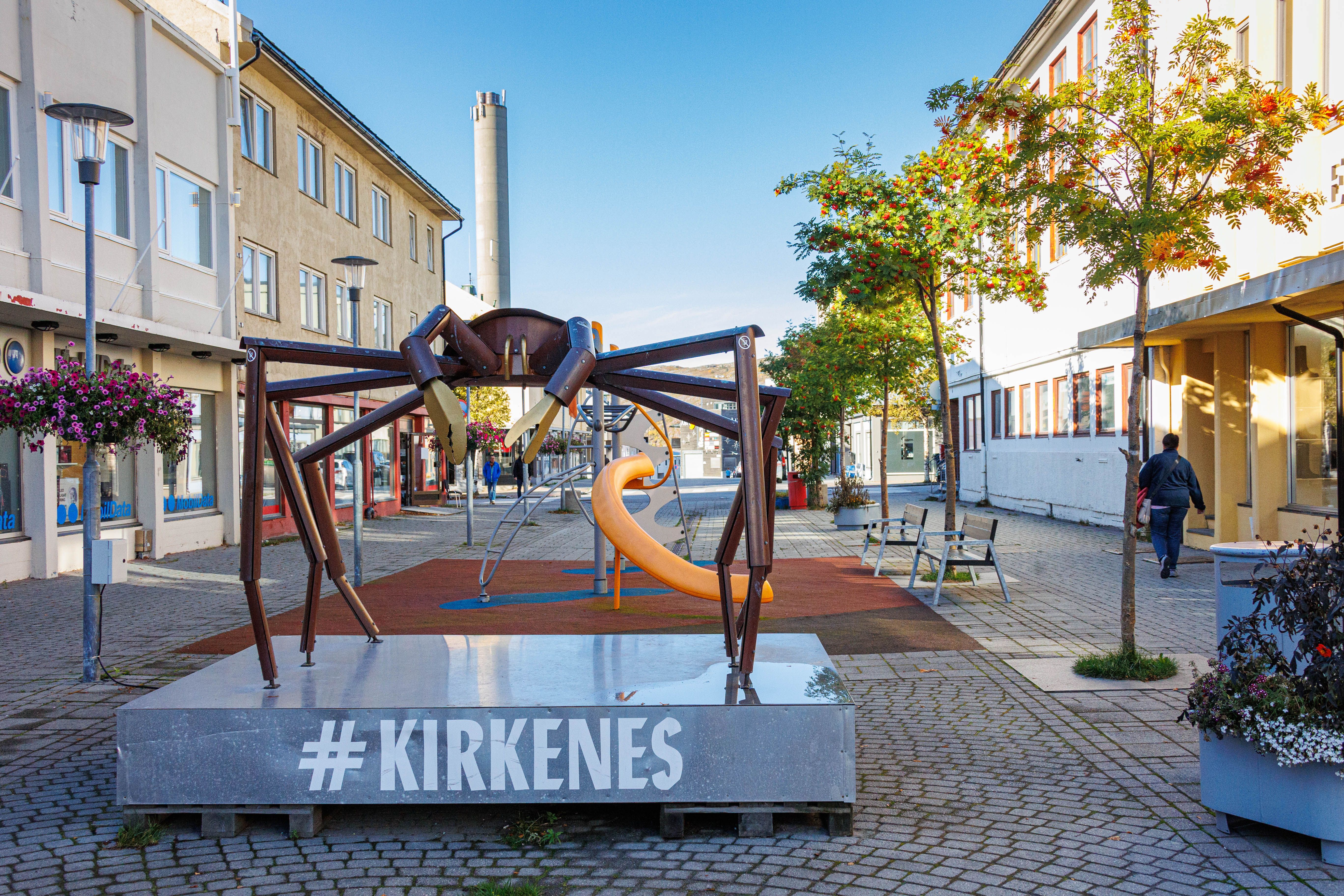 Kirkenes-skulptur av kongekrabbe