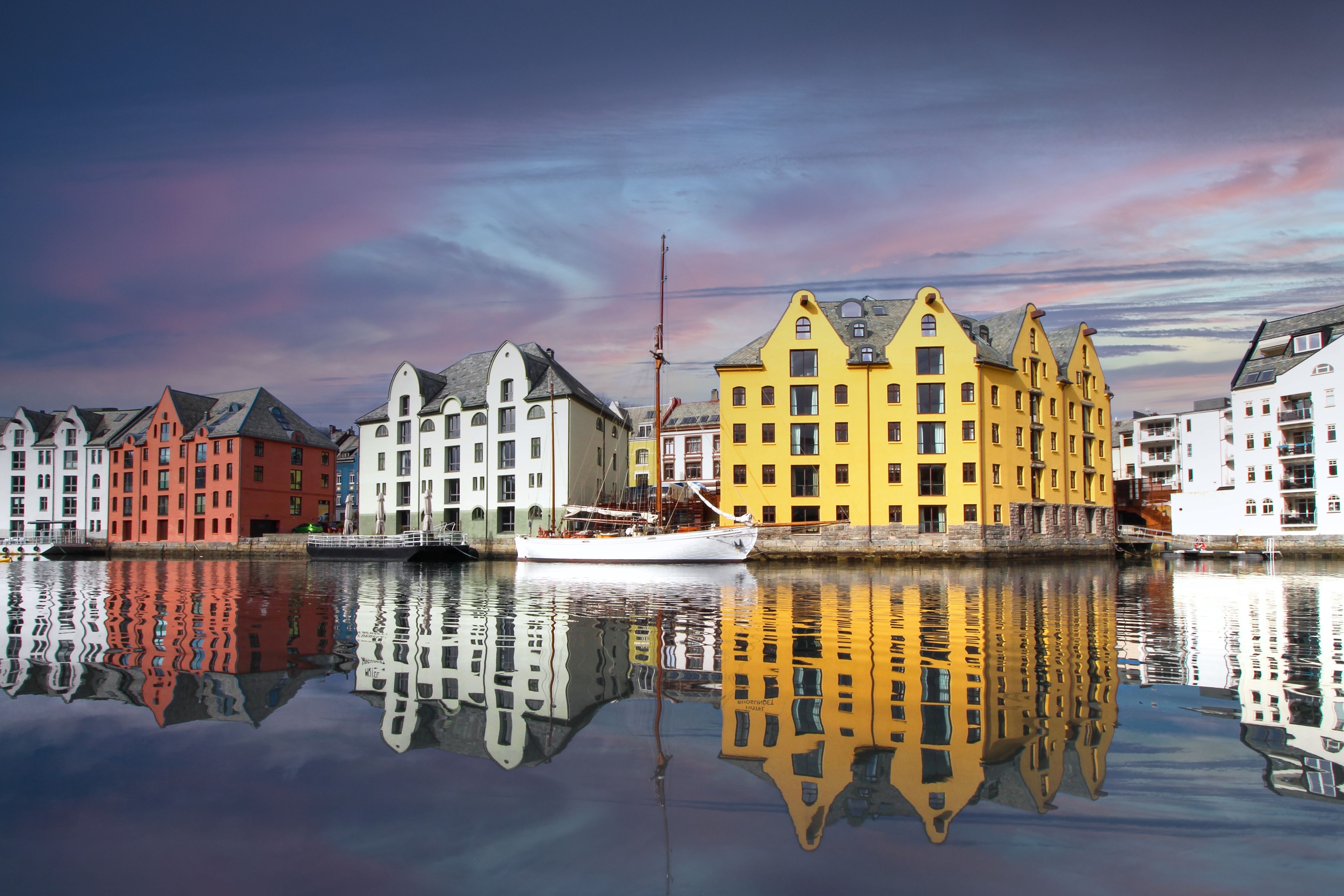 Ålesund, en viktig fiskerihavn ved Norskehavet – Norge