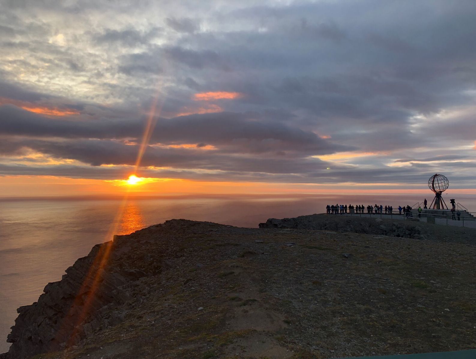 north-cape-midnight-sun-globe-panorama