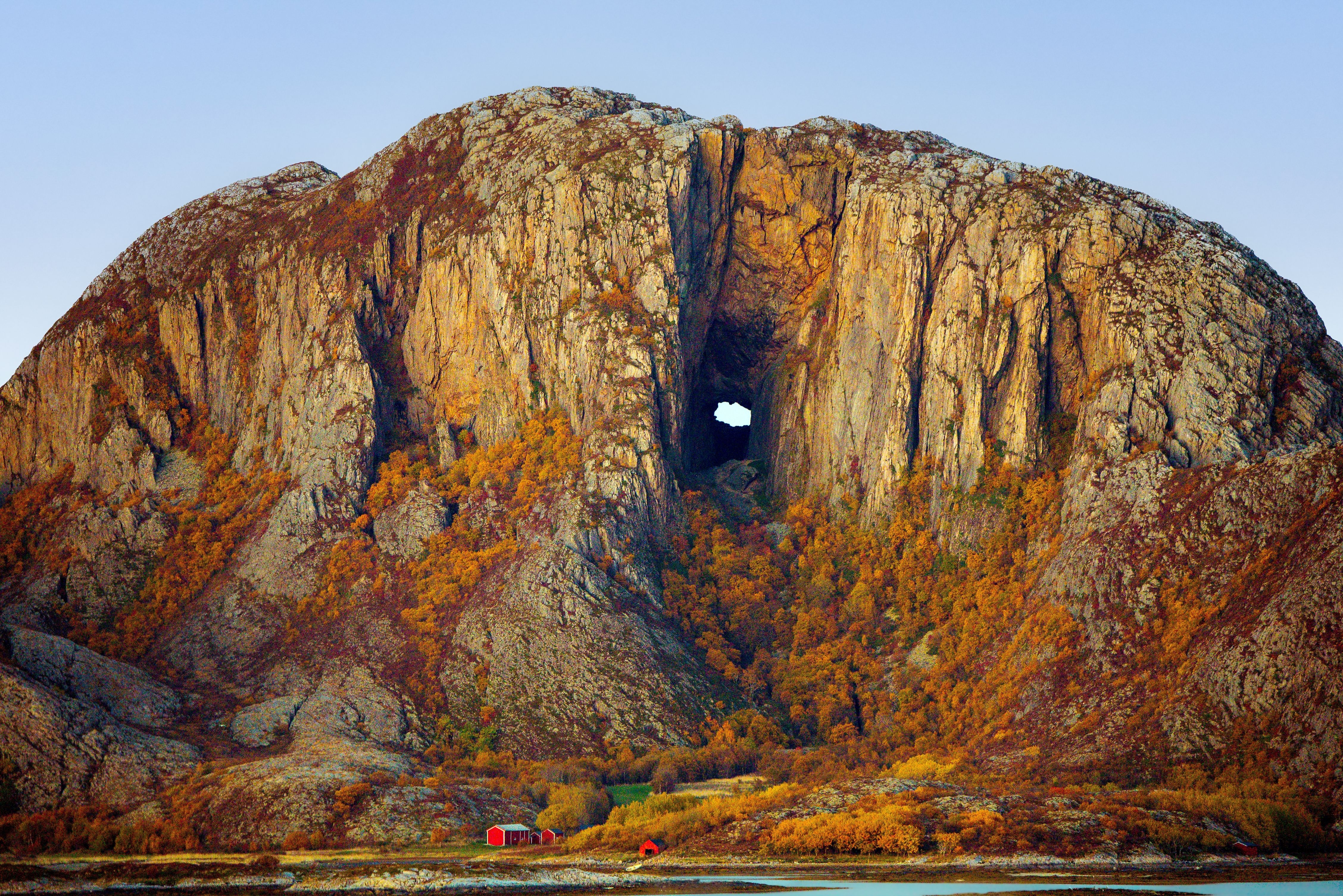 Torghatten sett fra land