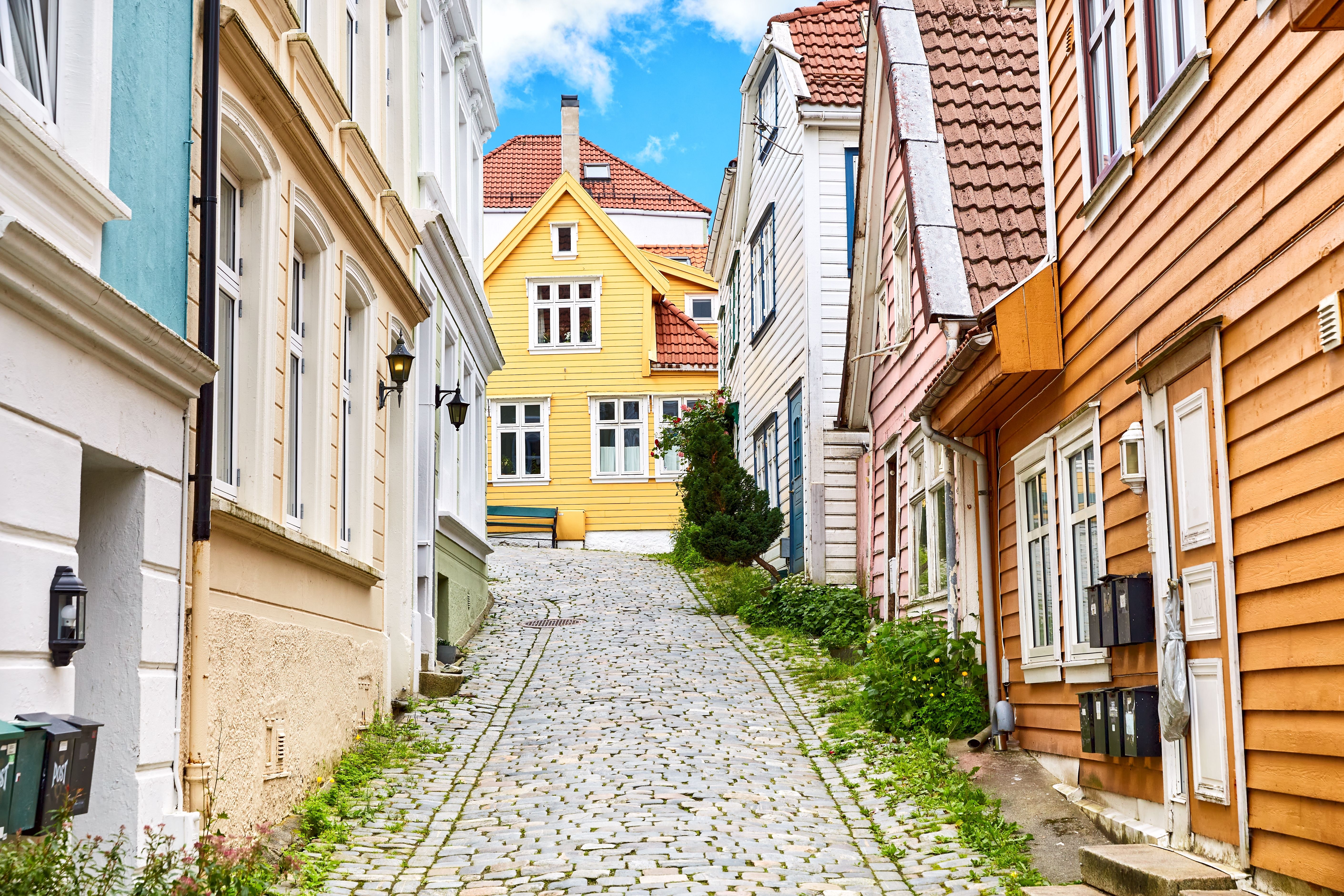 Bolighus i tre i havnedistriktet, Bergen, Norge