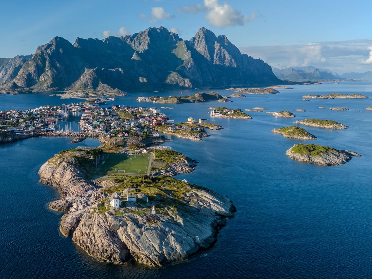 Luftaufnahme von Henningsvær, Lofoten