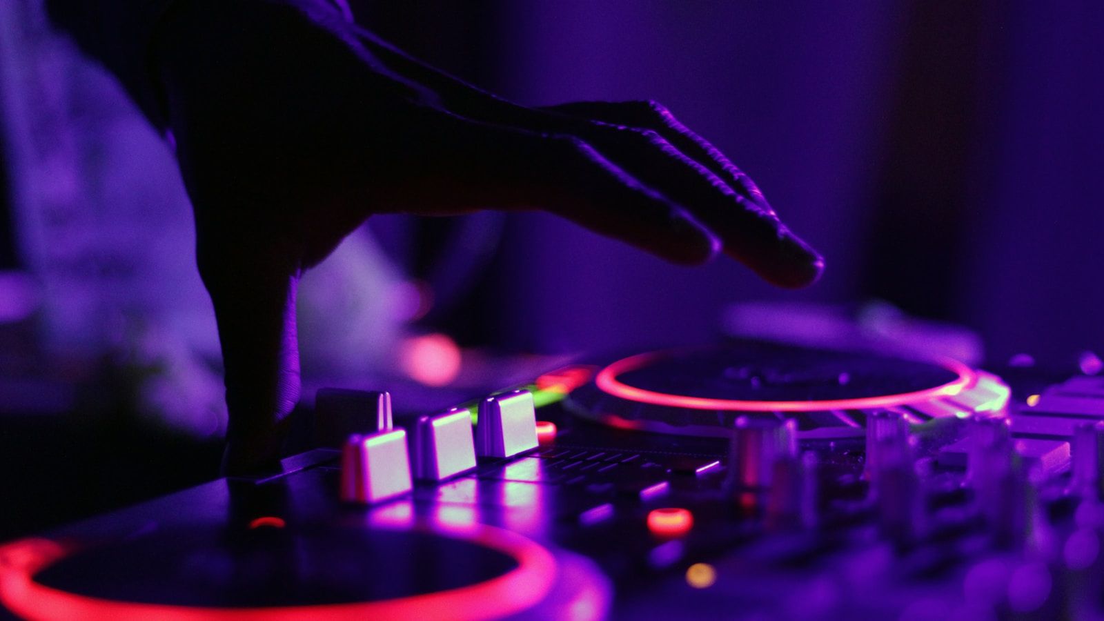 葬禮上的 DJ:當告別儀式從悲傷變成一場派對