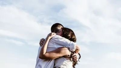 2 people hugging, showing how important human connection is.