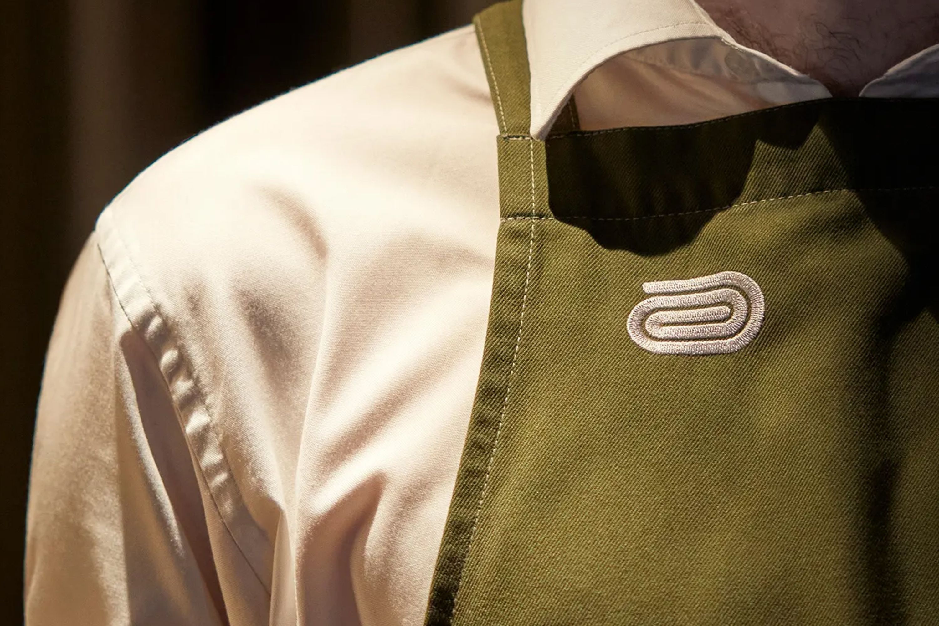 Antara, uniform detail.