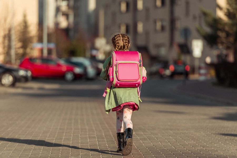Tilskuddsordningen for trygge skoleveier økes fra 23,6 mill. kr til 40 mill. kr i 2025.