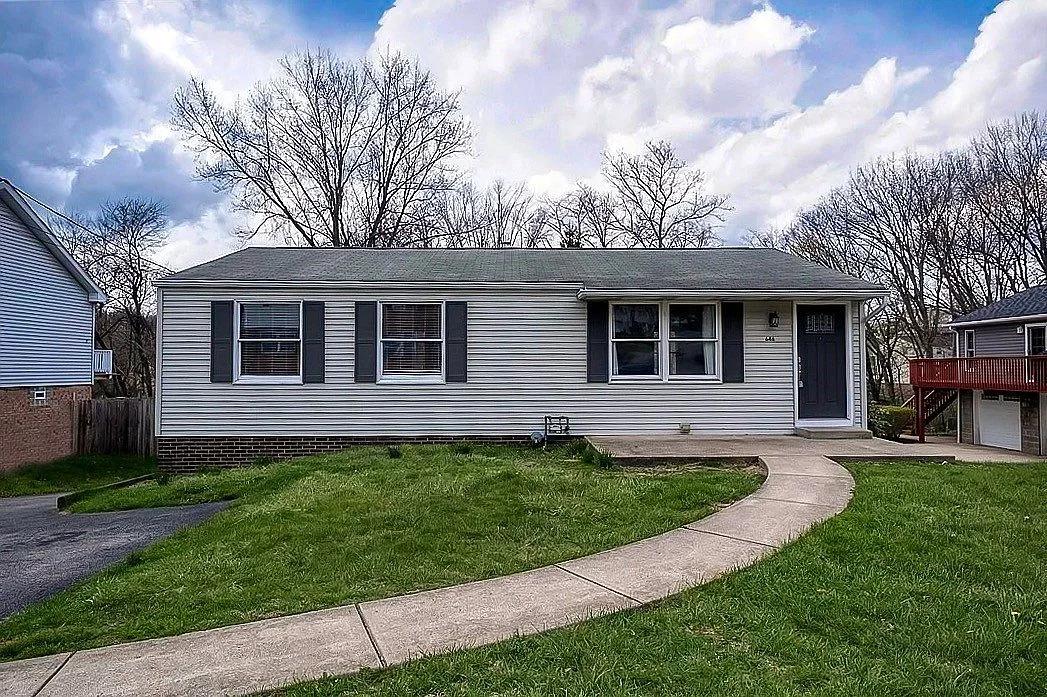 646 Harborview Dr, Pittsburgh, PA 15239
