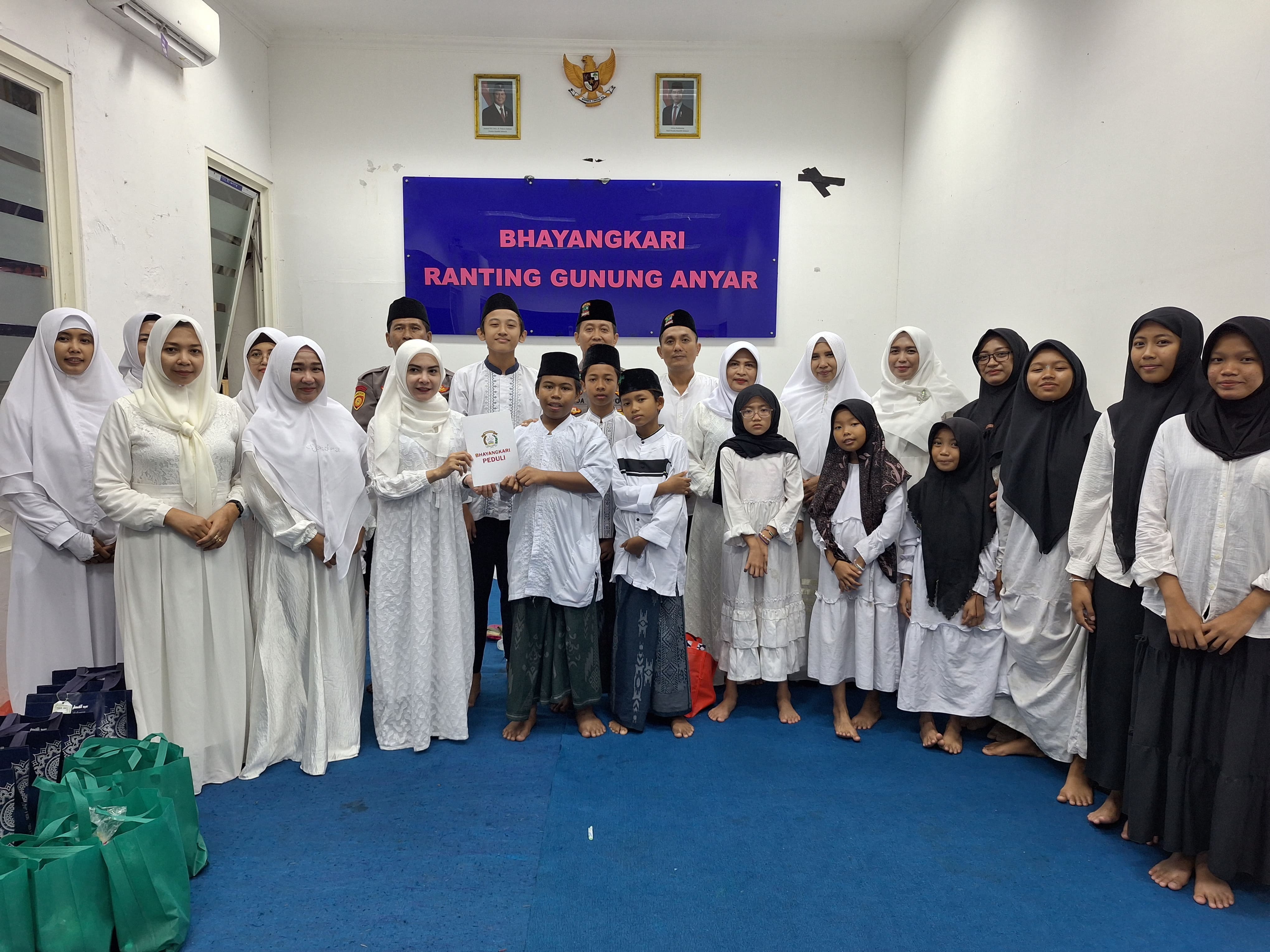 Indahnya Berbagi: Santri Al-Bisri Penuhi Undangan Buka Bersama di Polres Gunung Anyar