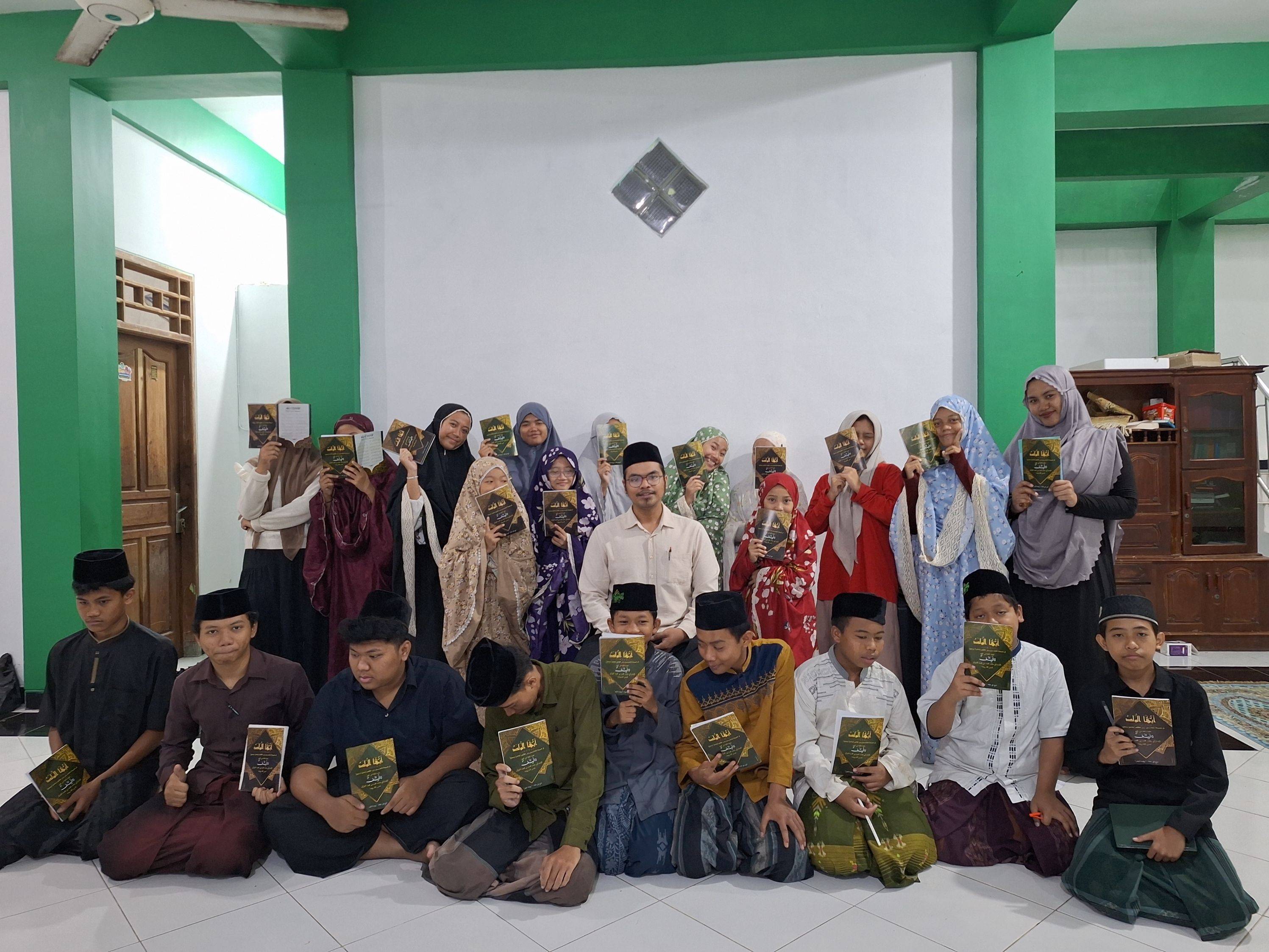 Catatan Khataman Kitab Ayyuhal Walad: Menanamkan Adab di Hati Santri.