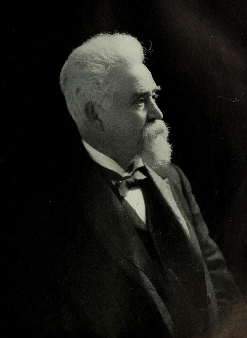 Portrait of Hiram Stevens Maxim — the Maine-born engineer whose 1884 recoil-operated machine gun ended the age of volley fire
