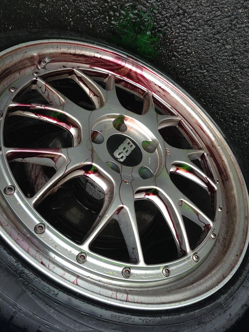 Cleaning the wheels (2)