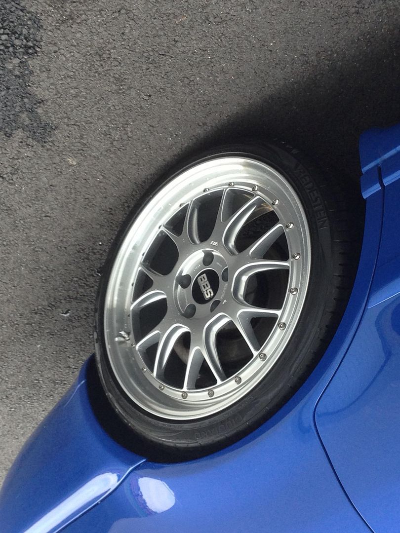 Cleaning the wheels (5)