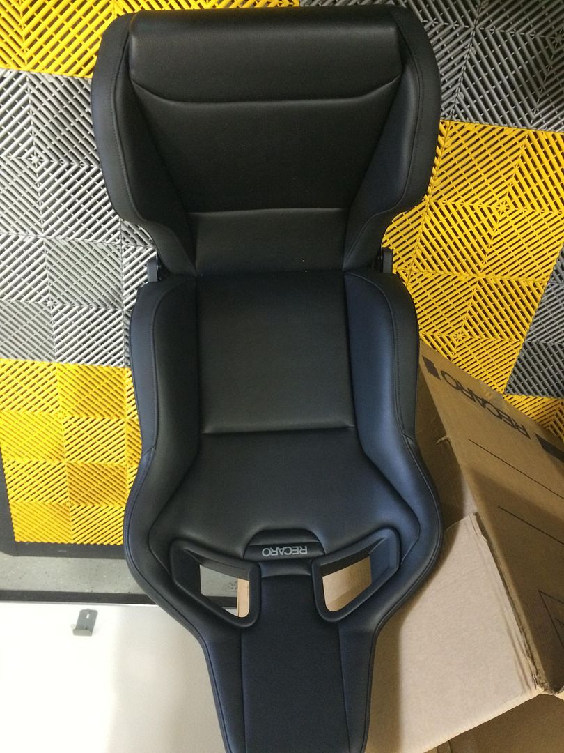 Seats and Alcantara trim (1)