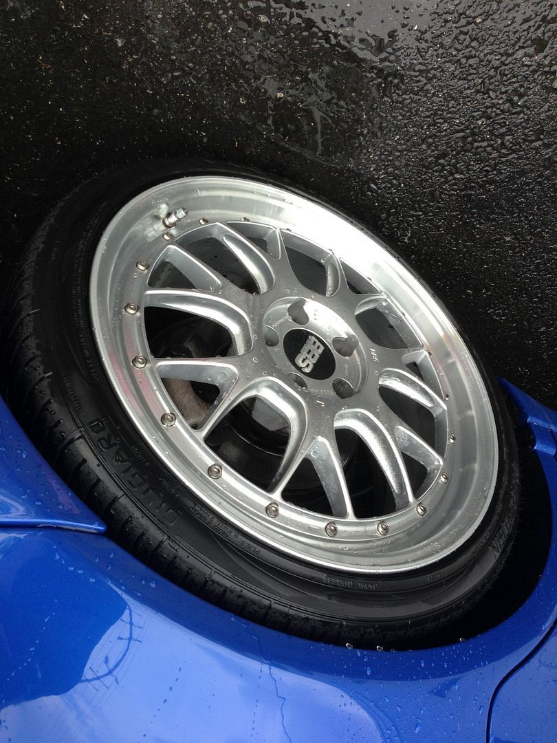 Cleaning the wheels (4)