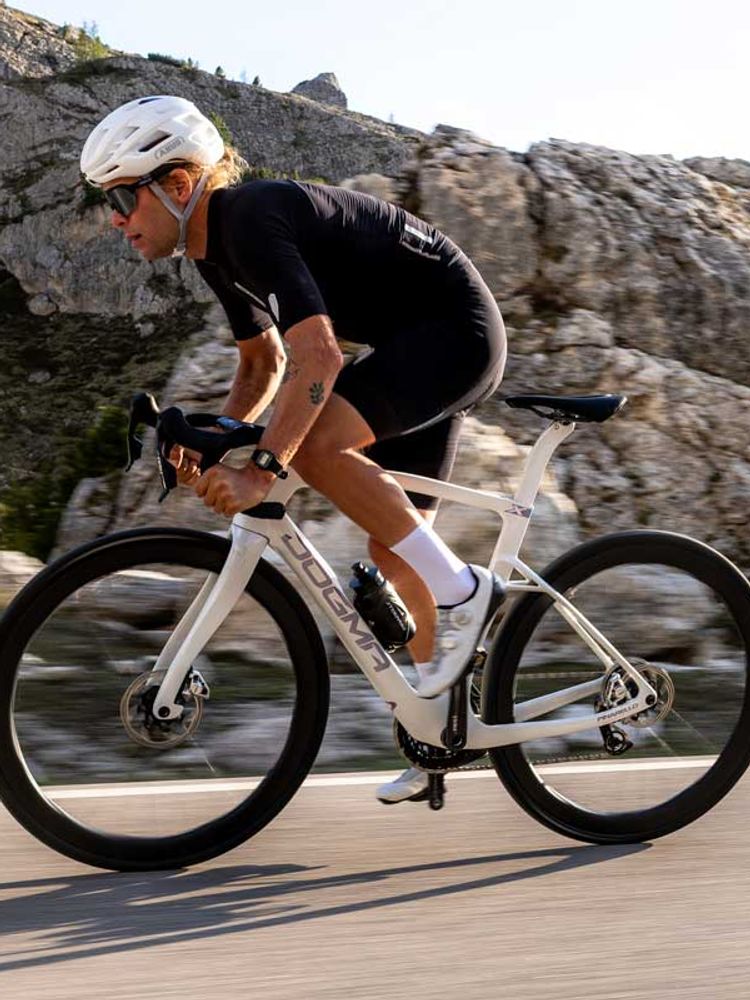 Pinarello Dogma X vs New Dogma X