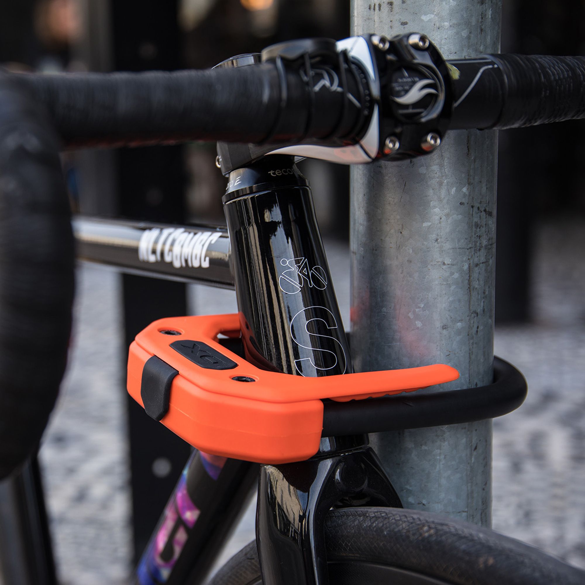 DX Lightweight Steel Bicycle D-Lock Sold Secure Gold
