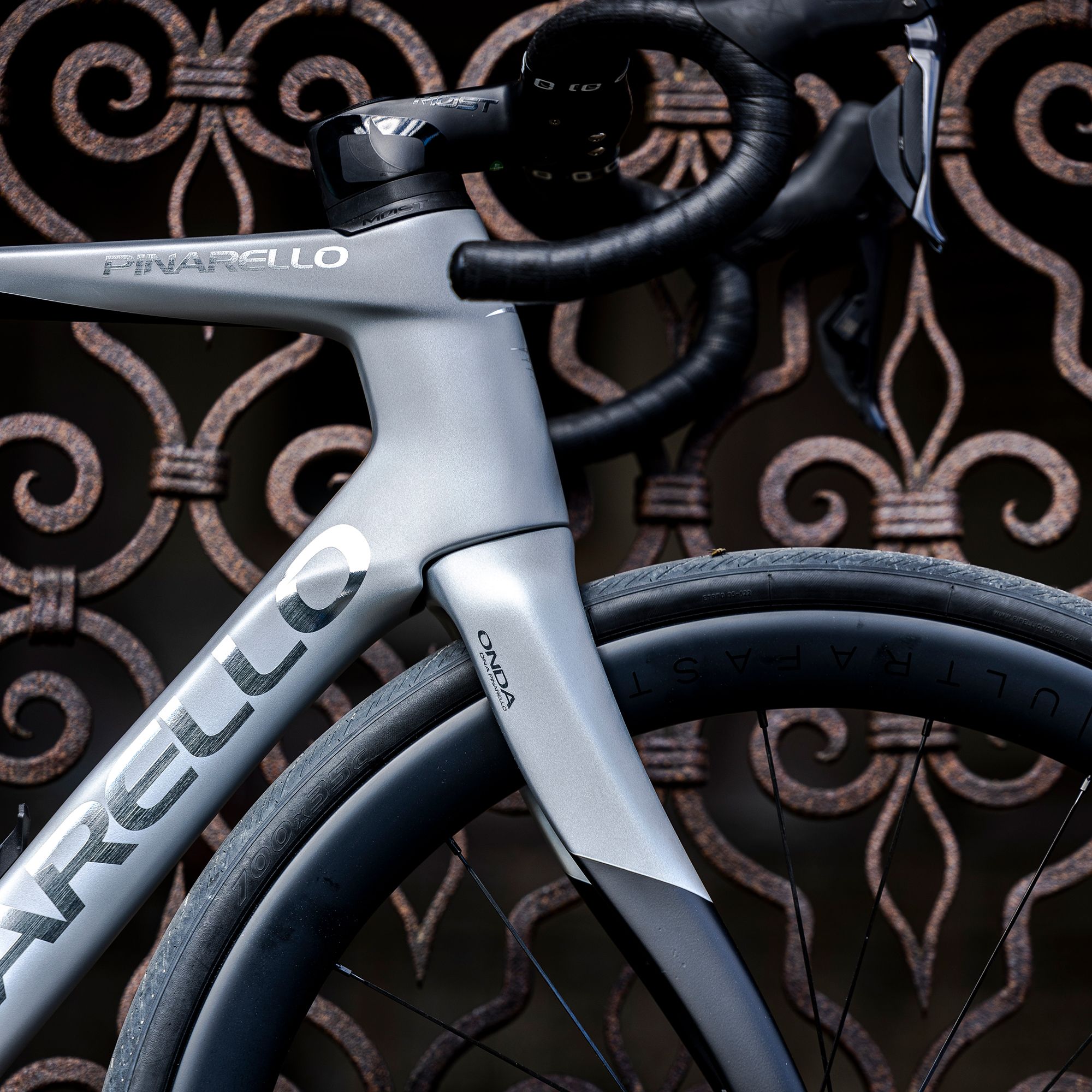 X7 Ultegra Di2 Carbon Disc Road Bike