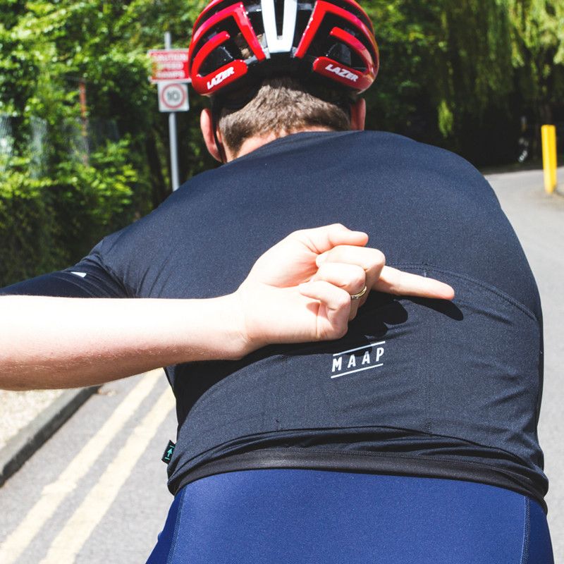 Beginner's Guide to Cycling Hand Signals