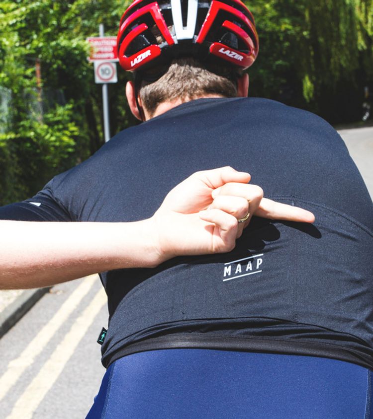 Beginner's Guide to Cycling Hand Signals