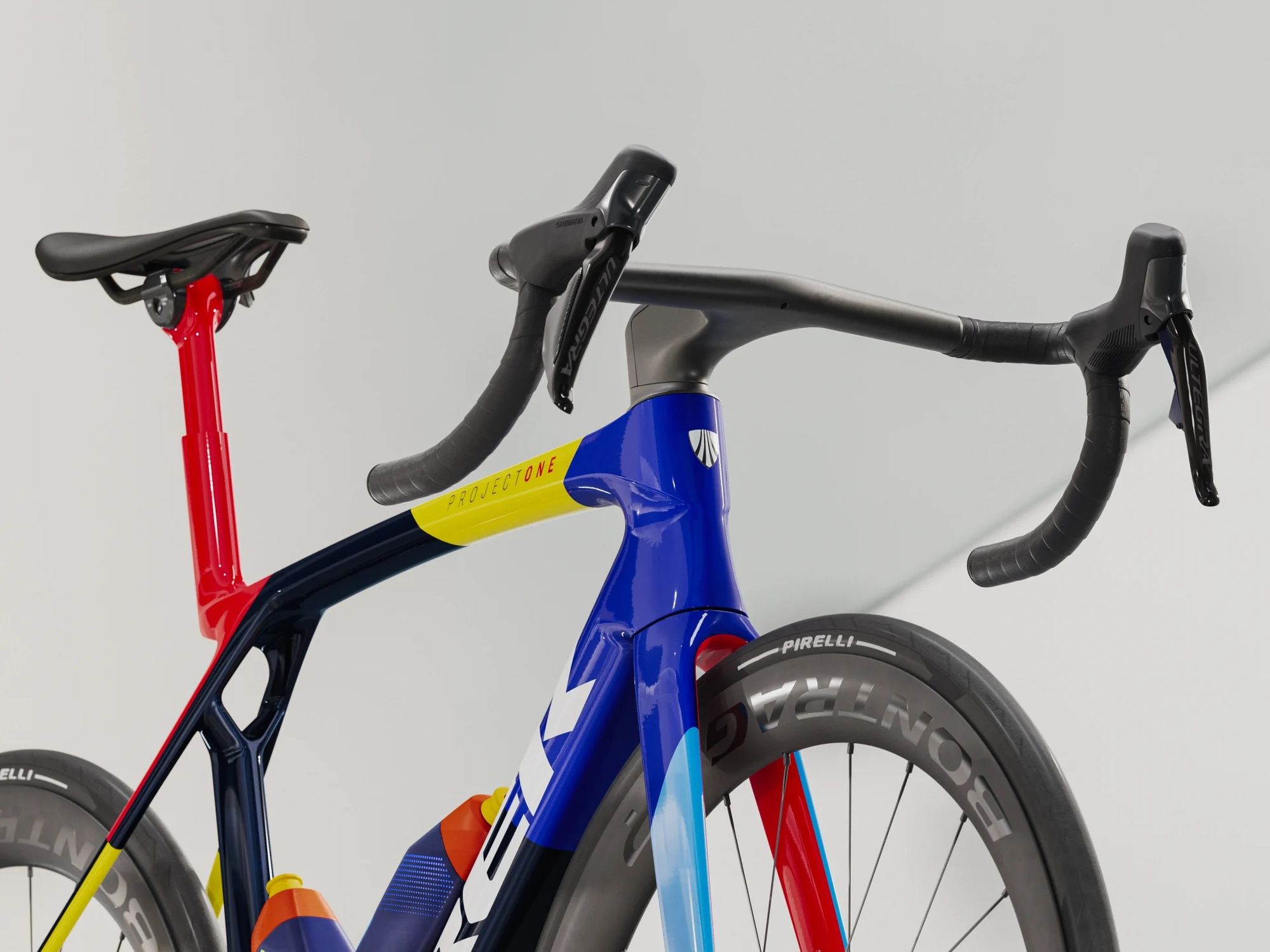 Madone SLR 7 Ultegra Di2 Gen 8 Carbon Road Bike