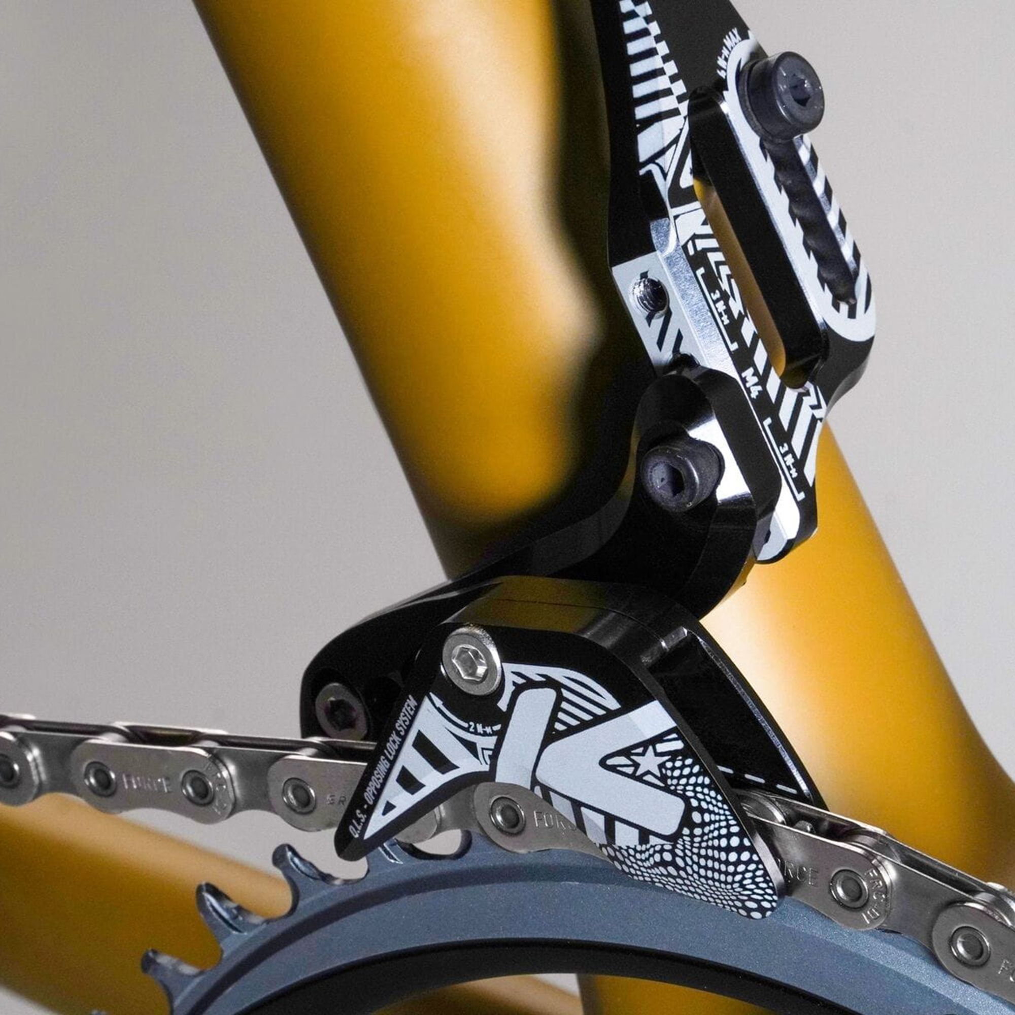 1x Bottle Cage Mount Race Chain Guide