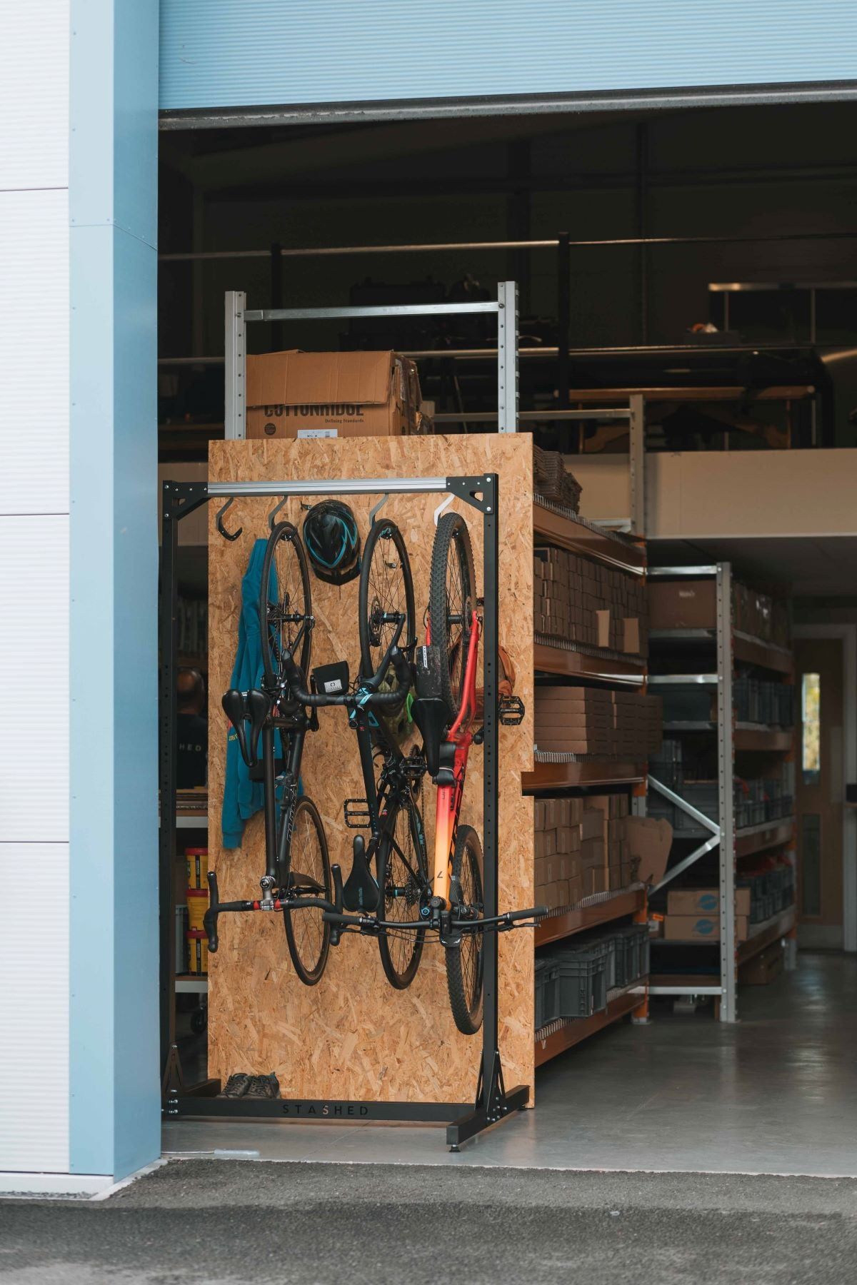 SpaceRail Storage System - Freestanding - 4 Hooks
