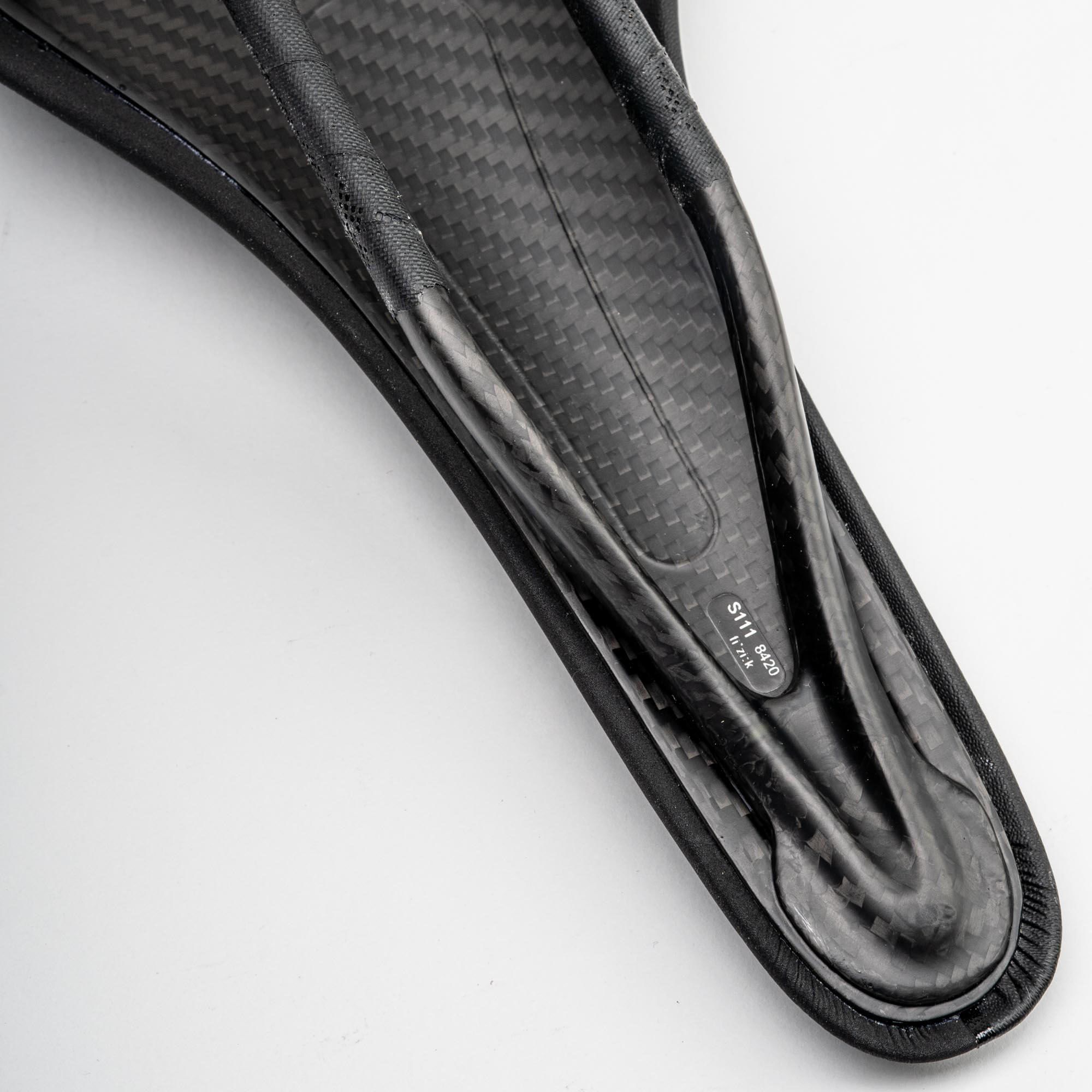 Fizik Arione 00 Carbon Braided Saddle | Sigma Sports