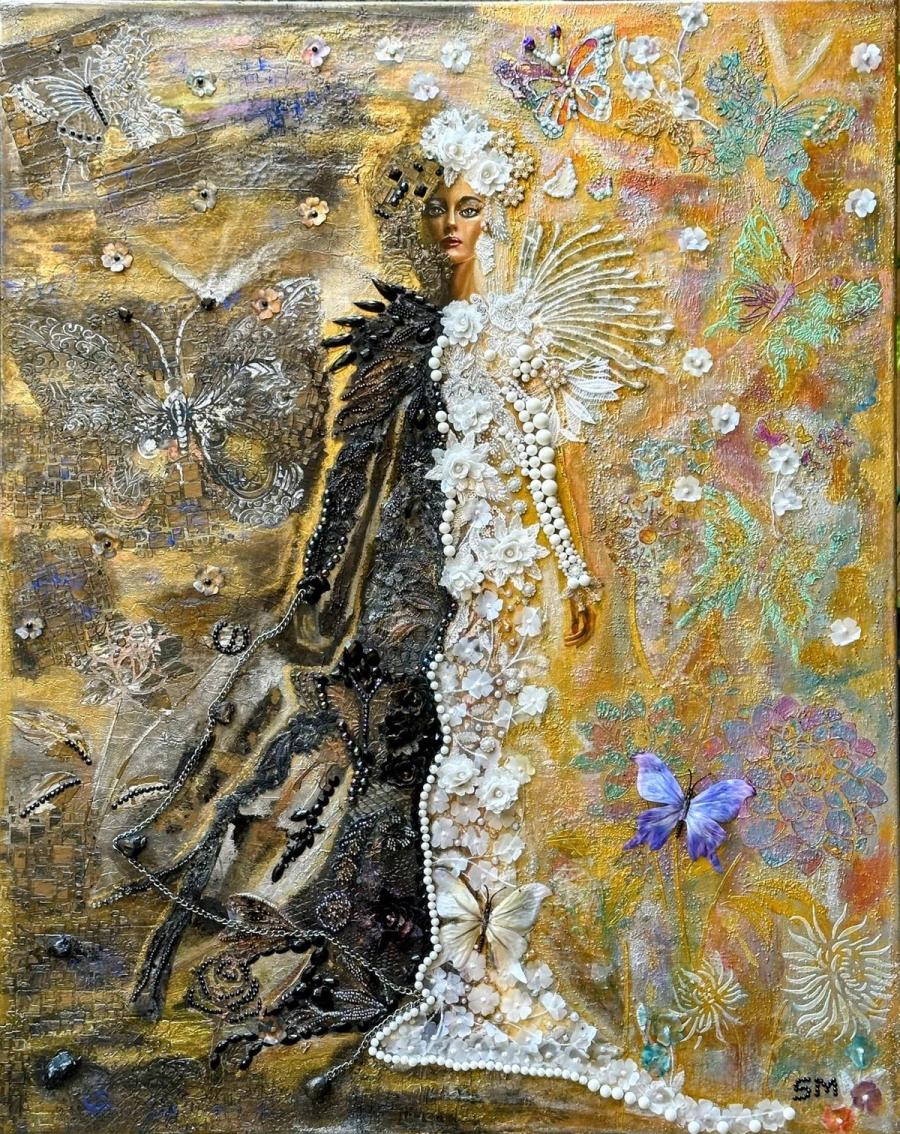 I Choose light — Mixed media on canvas, combining acrylic, modeling paste, fabrics, natural stones, chains, pearls, decorative flowers, and gold leaf.