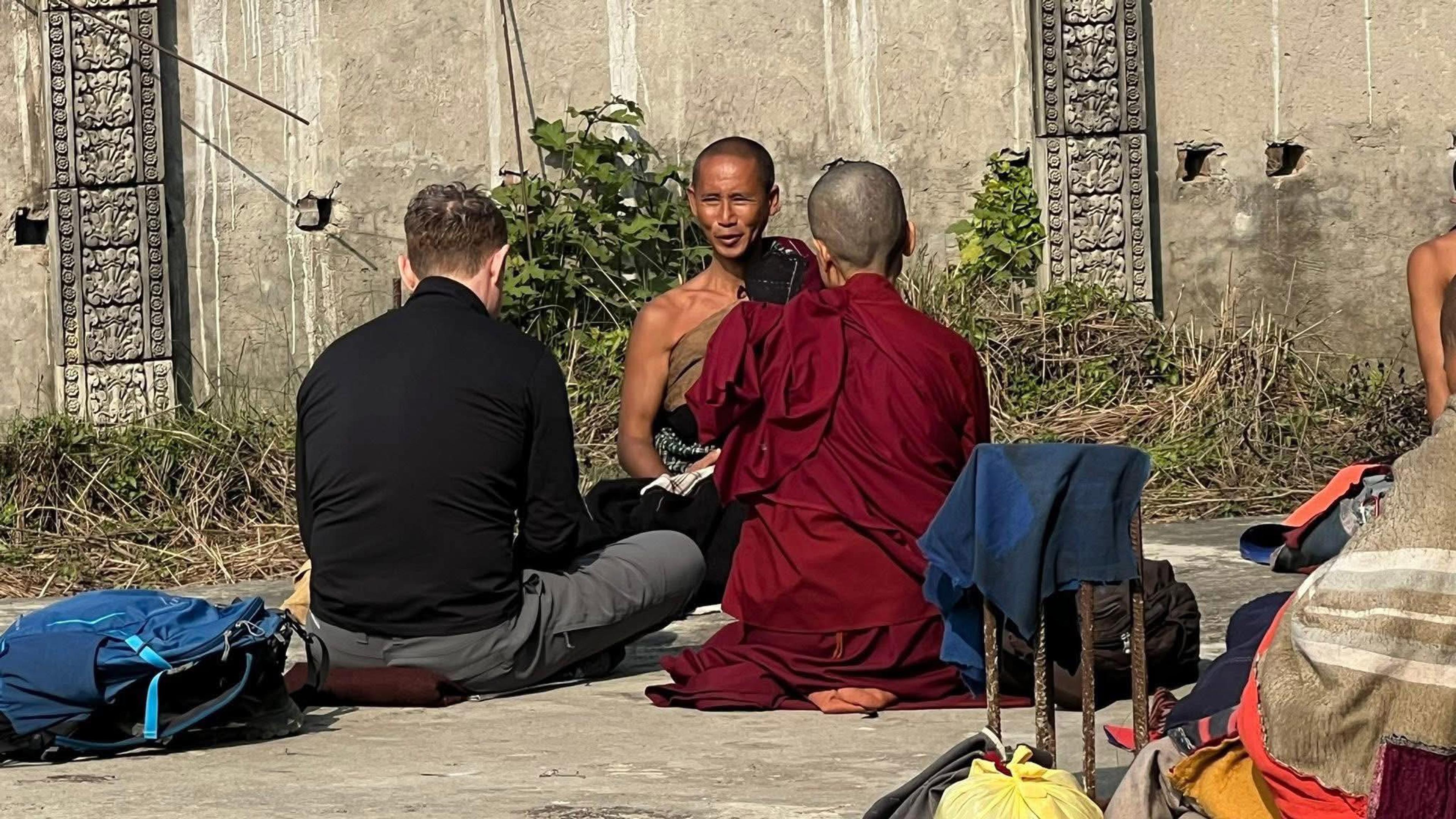 Sư Minh Tuệ và Đồng Tu