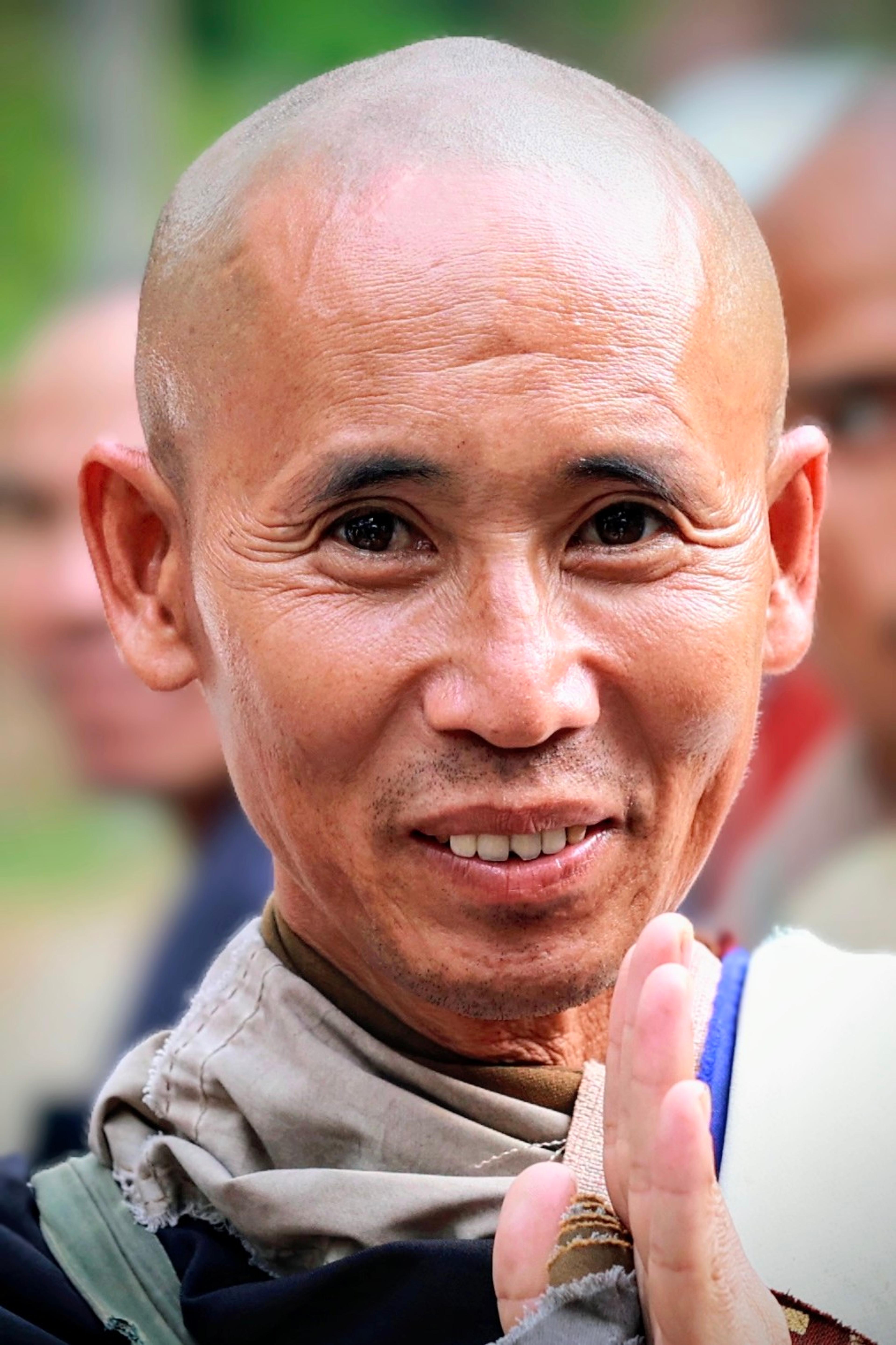 Sư Minh Tuệ và Đồng Tu