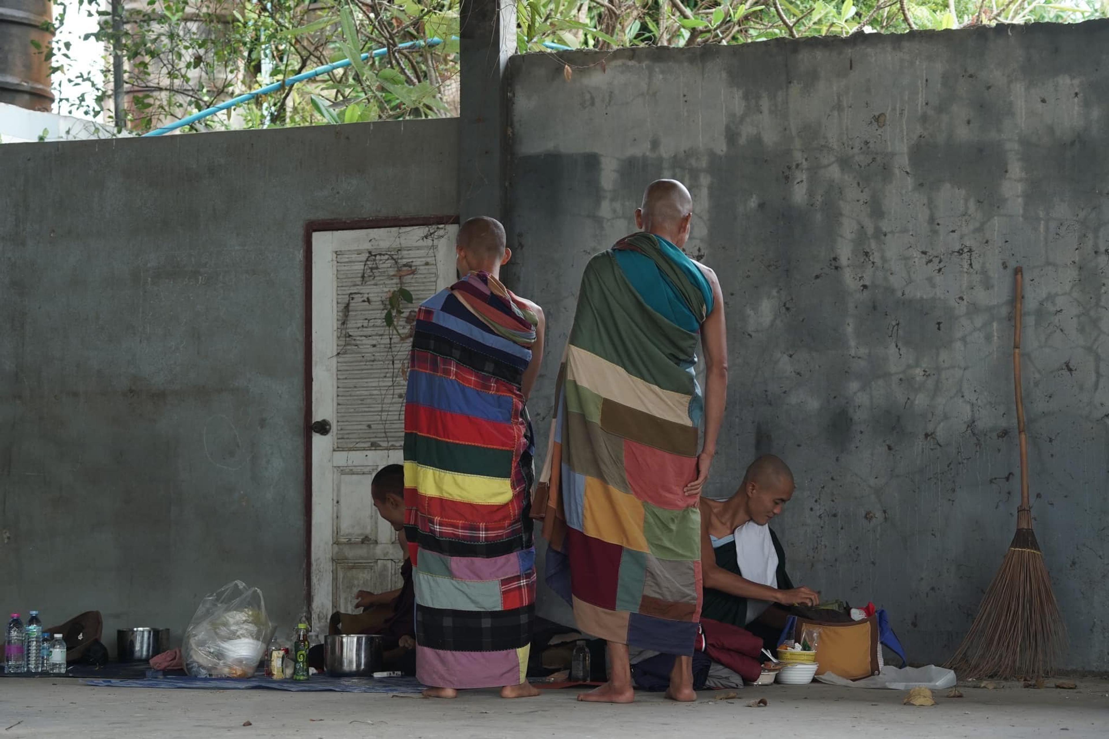Sư Minh Tuệ và Đồng Tu
