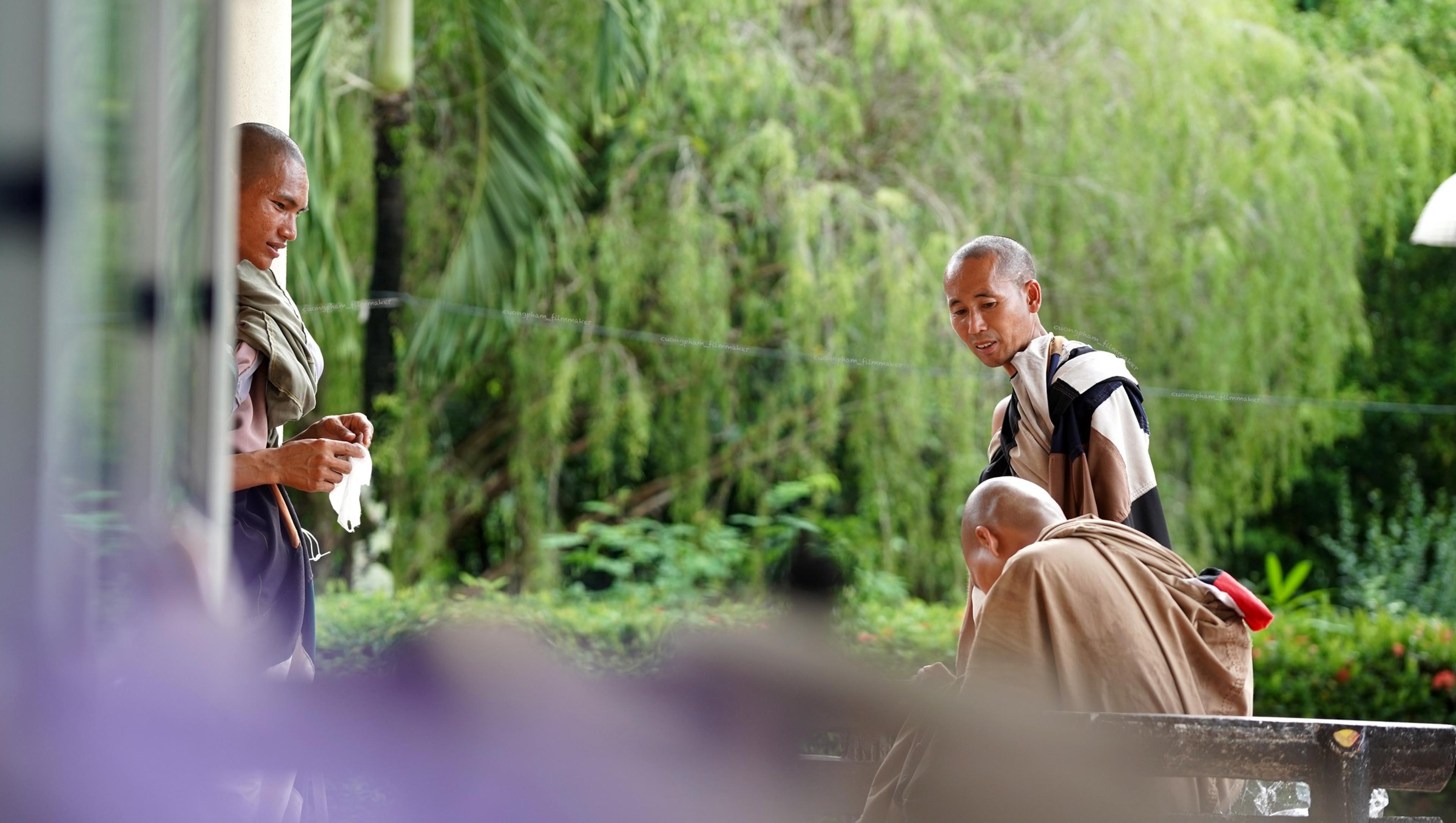 Sư Minh Tuệ và Đồng Tu