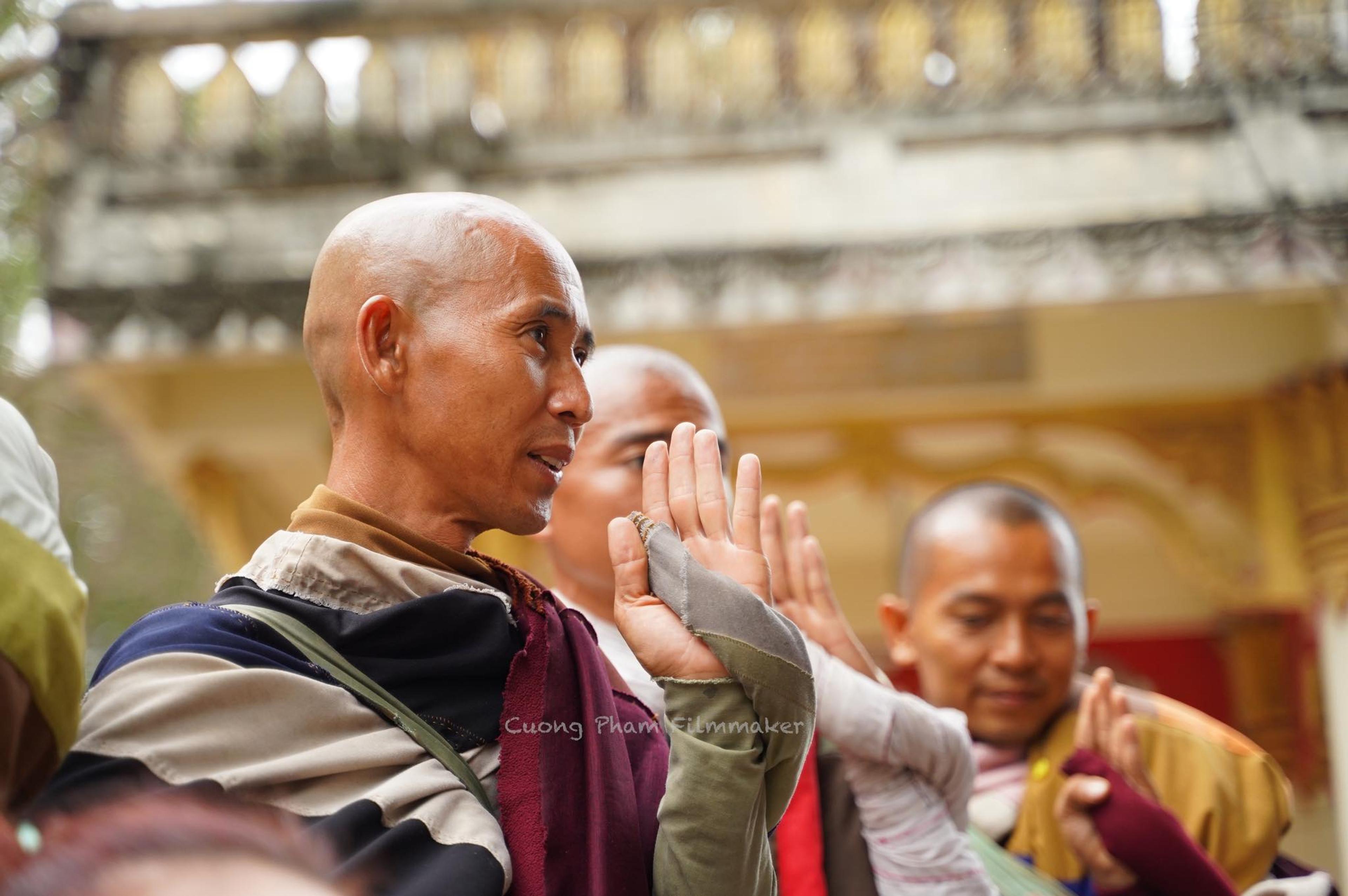 Sư Minh Tuệ và Đồng Tu