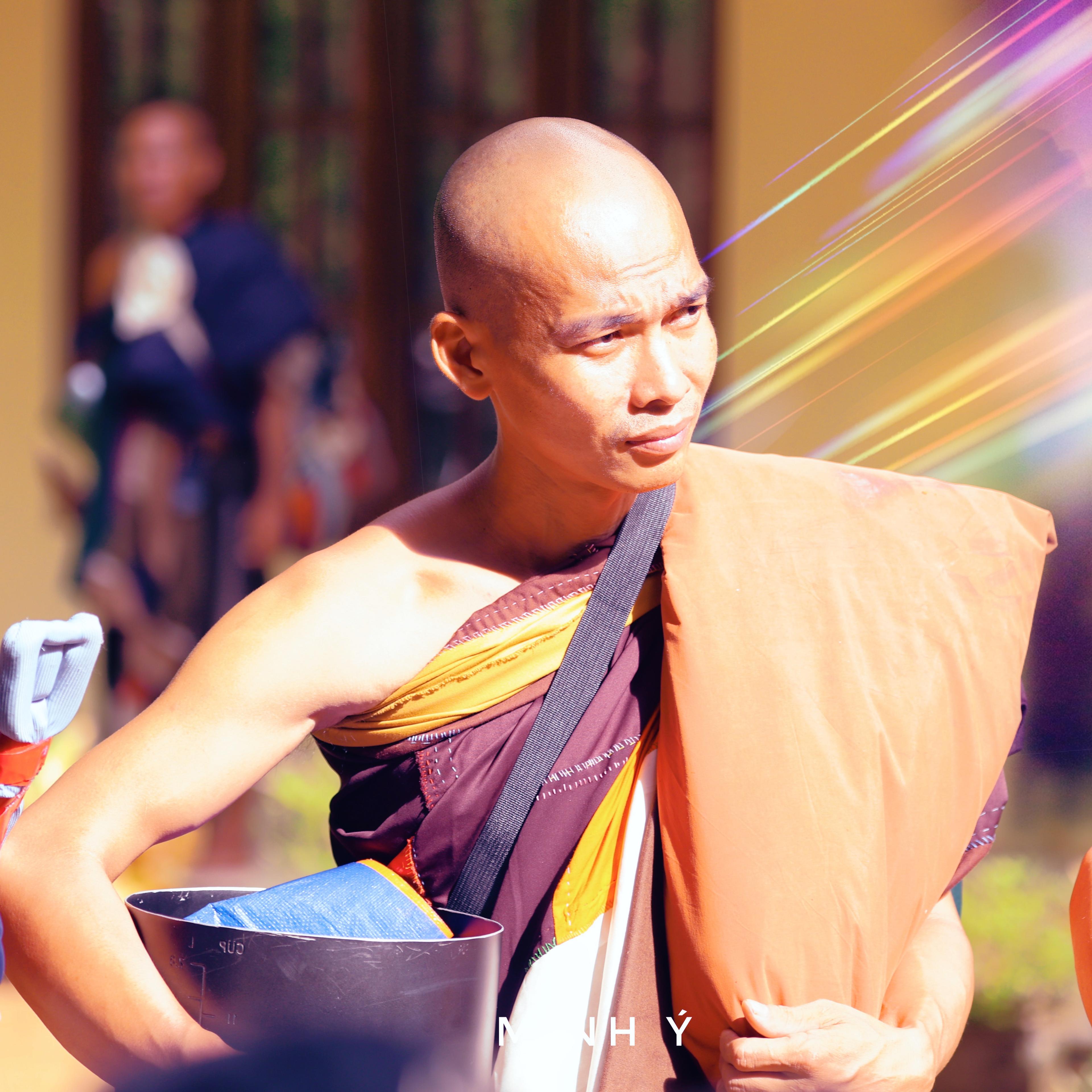 Sư Minh Tuệ và Đồng Tu