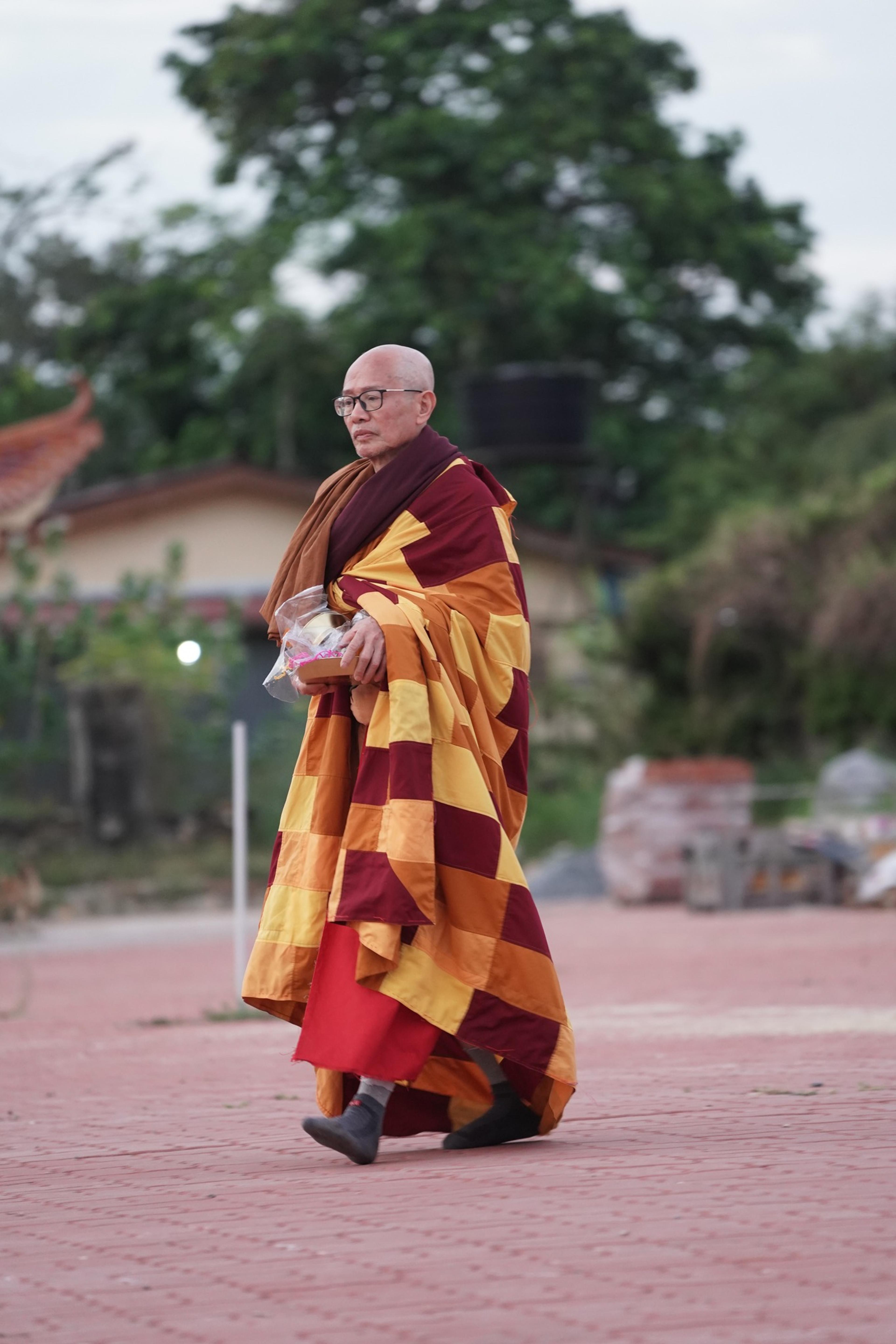 Sư Minh Tuệ và Đồng Tu