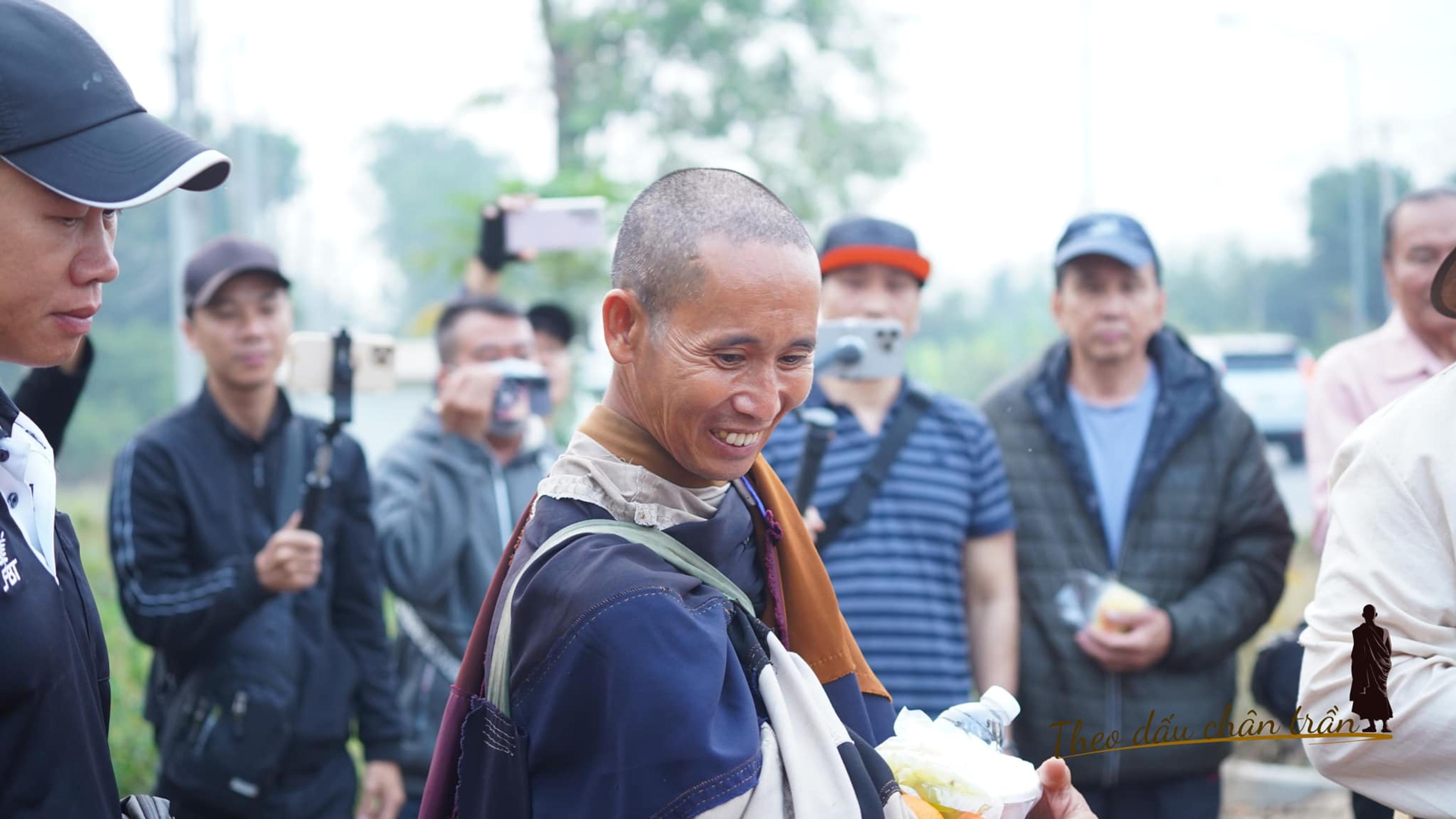 Sư Minh Tuệ và Đồng Tu
