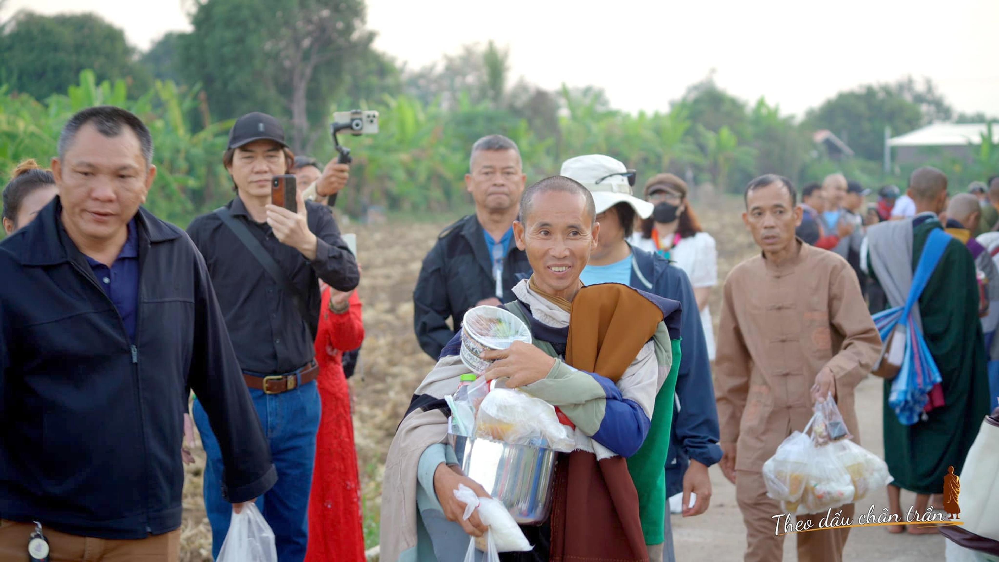 Sư Minh Tuệ và Đồng Tu