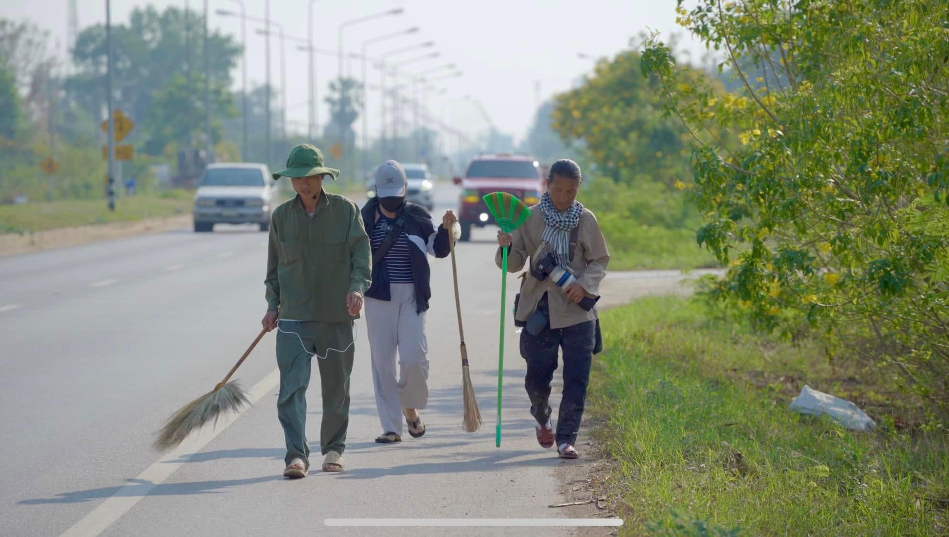 Sư Minh Tuệ và Đồng Tu