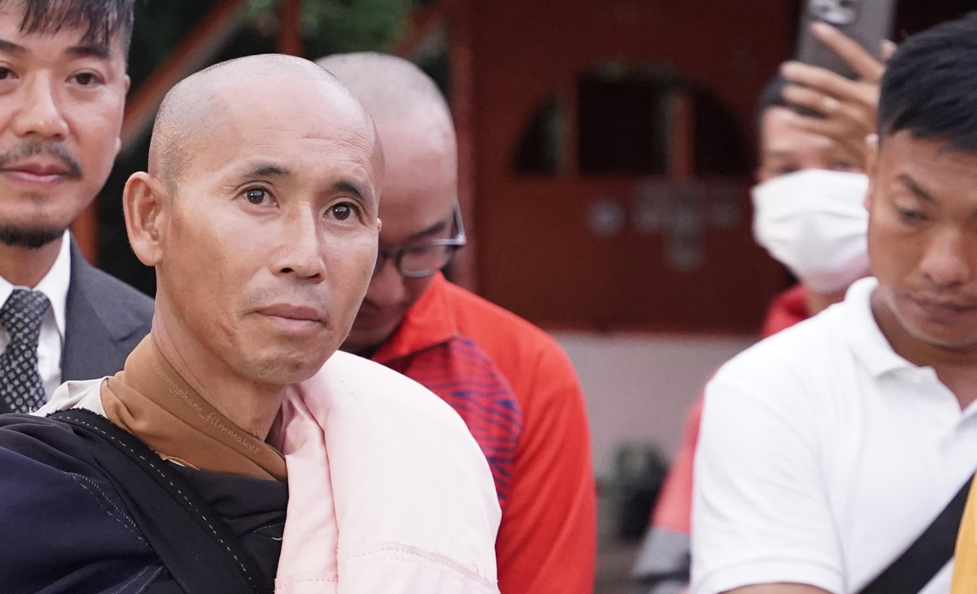 Sư Minh Tuệ và Đồng Tu