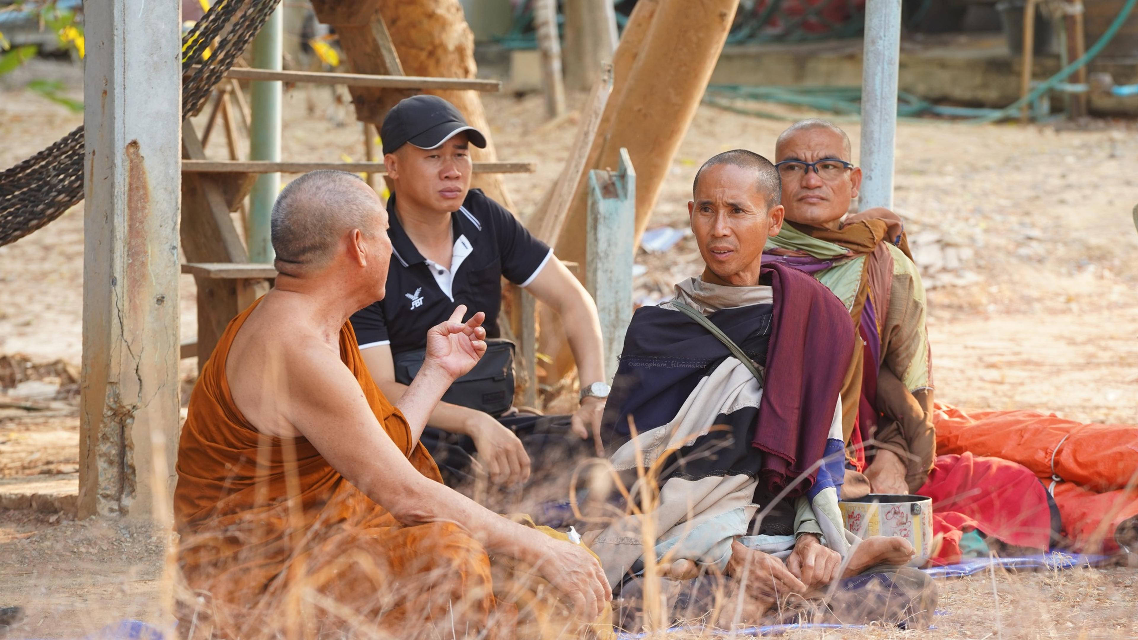 Sư Minh Tuệ và Đồng Tu