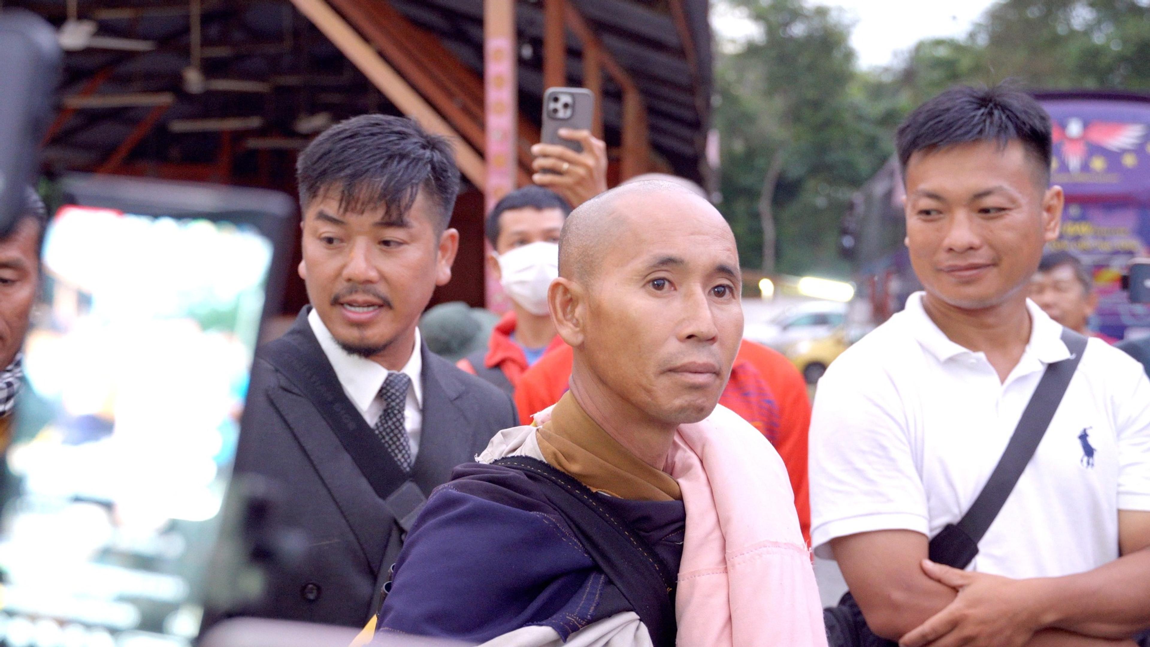 Sư Minh Tuệ và Đồng Tu