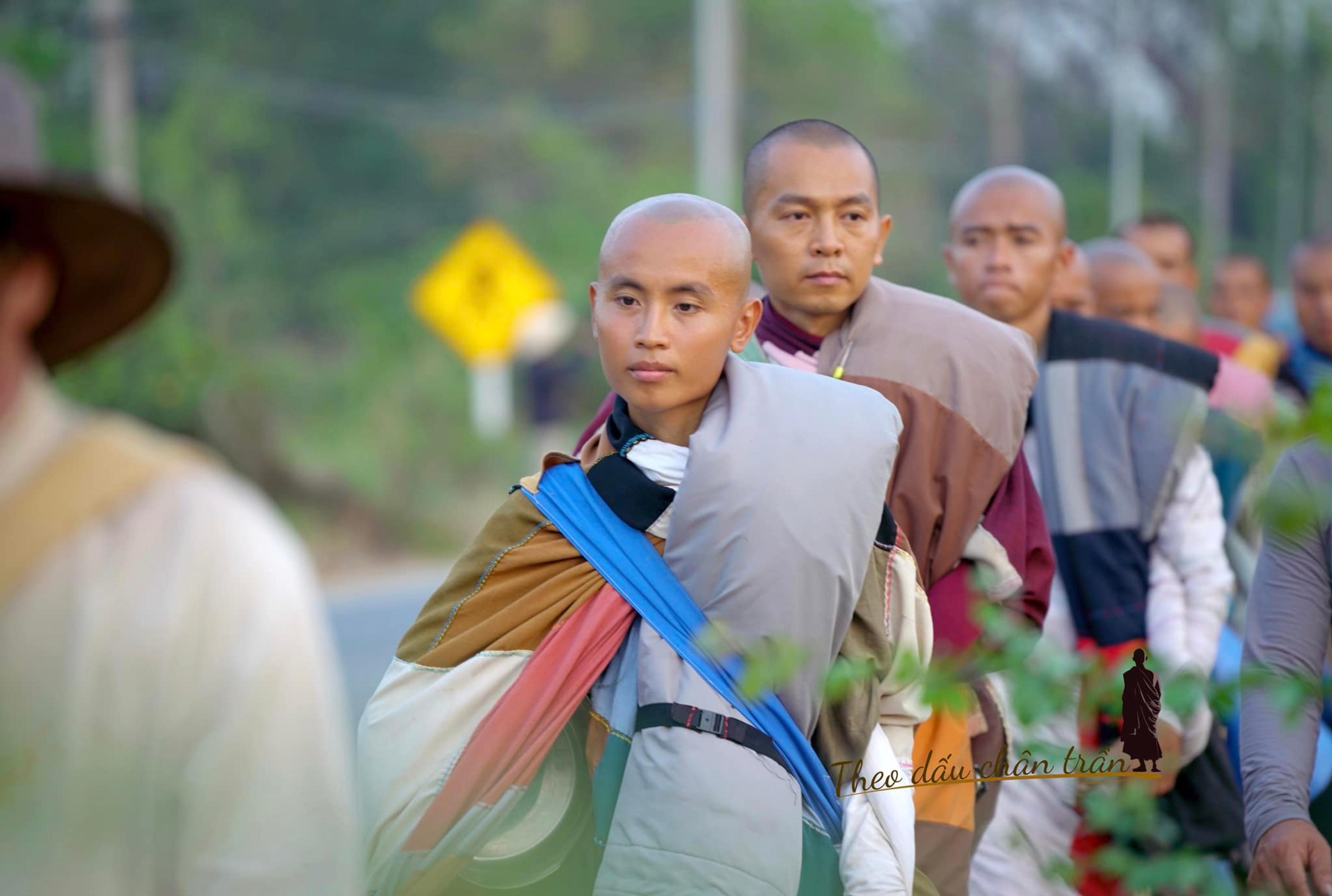 Sư Minh Tuệ và Đồng Tu